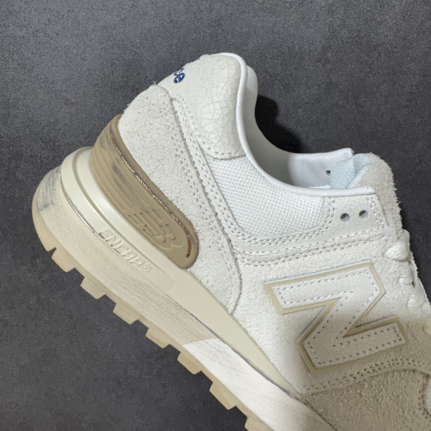 New Balance U574 新百伦低帮复古休闲运动慢跑鞋 采用猪巴革组合网织物鞋面材质全新4层组合独立私模大底 尺