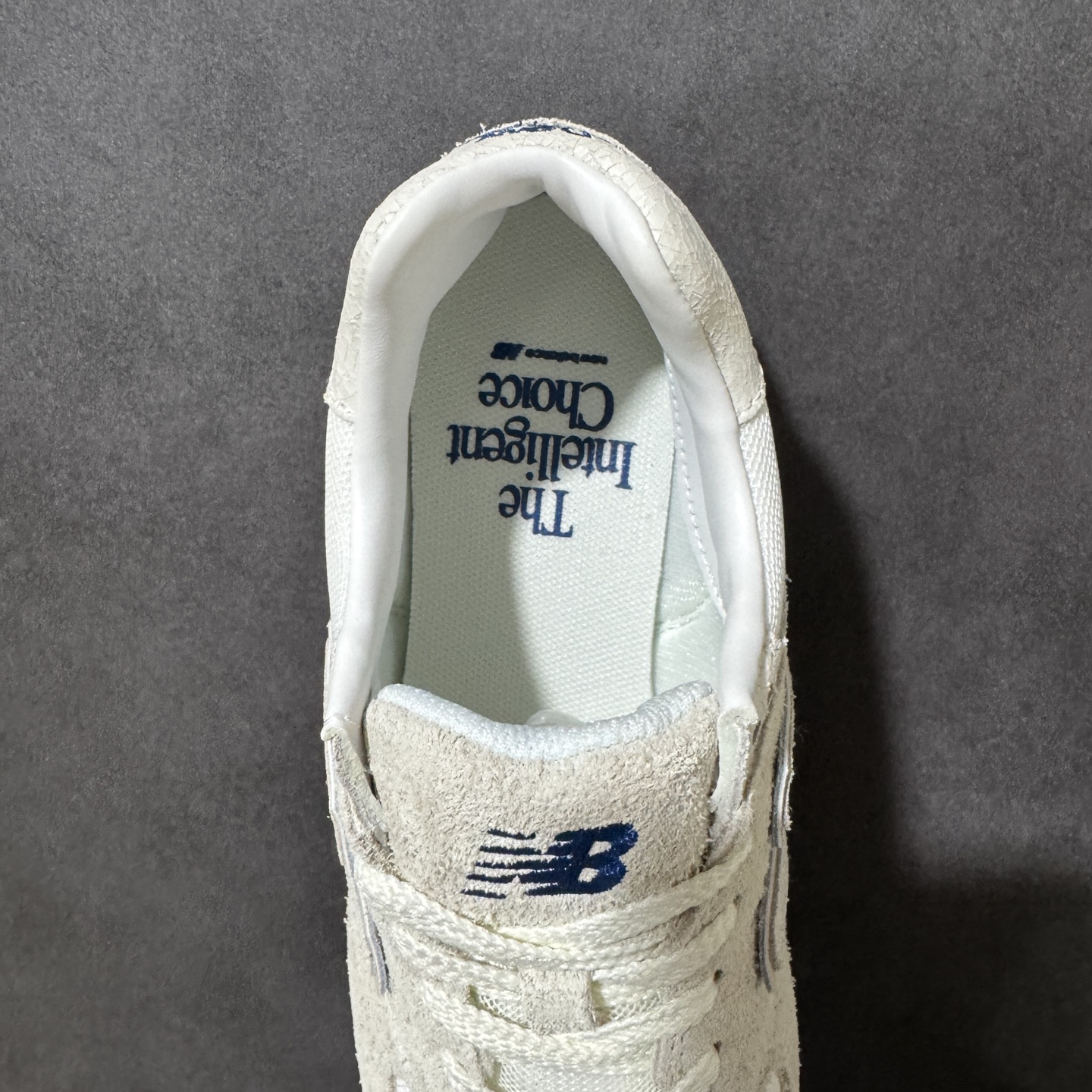 New Balance U574 新百伦低帮复古休闲运动慢跑鞋 采用猪巴革组合网织物鞋面材质全新4层组合独立私模大底 尺
