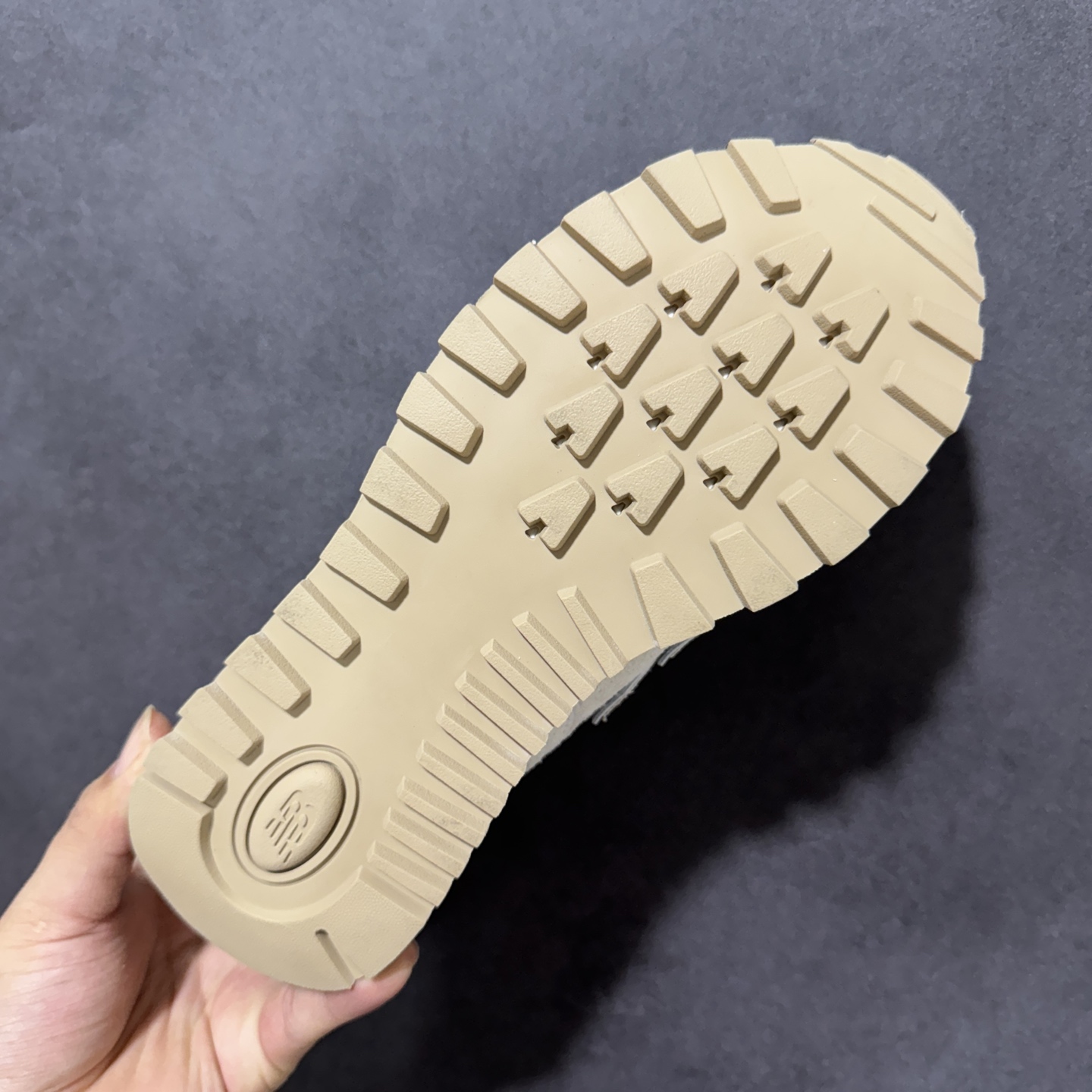 New Balance U574 新百伦低帮复古休闲运动慢跑鞋 采用猪巴革组合网织物鞋面材质全新4层组合独立私模大底 尺