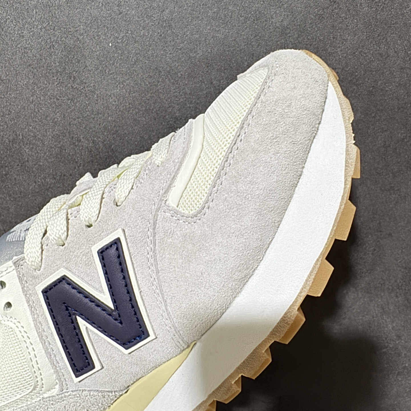 New Balance U574 新百伦低帮复古休闲运动慢跑鞋 采用猪巴革组合网织物鞋面材质全新4层组合独立私模大底 尺