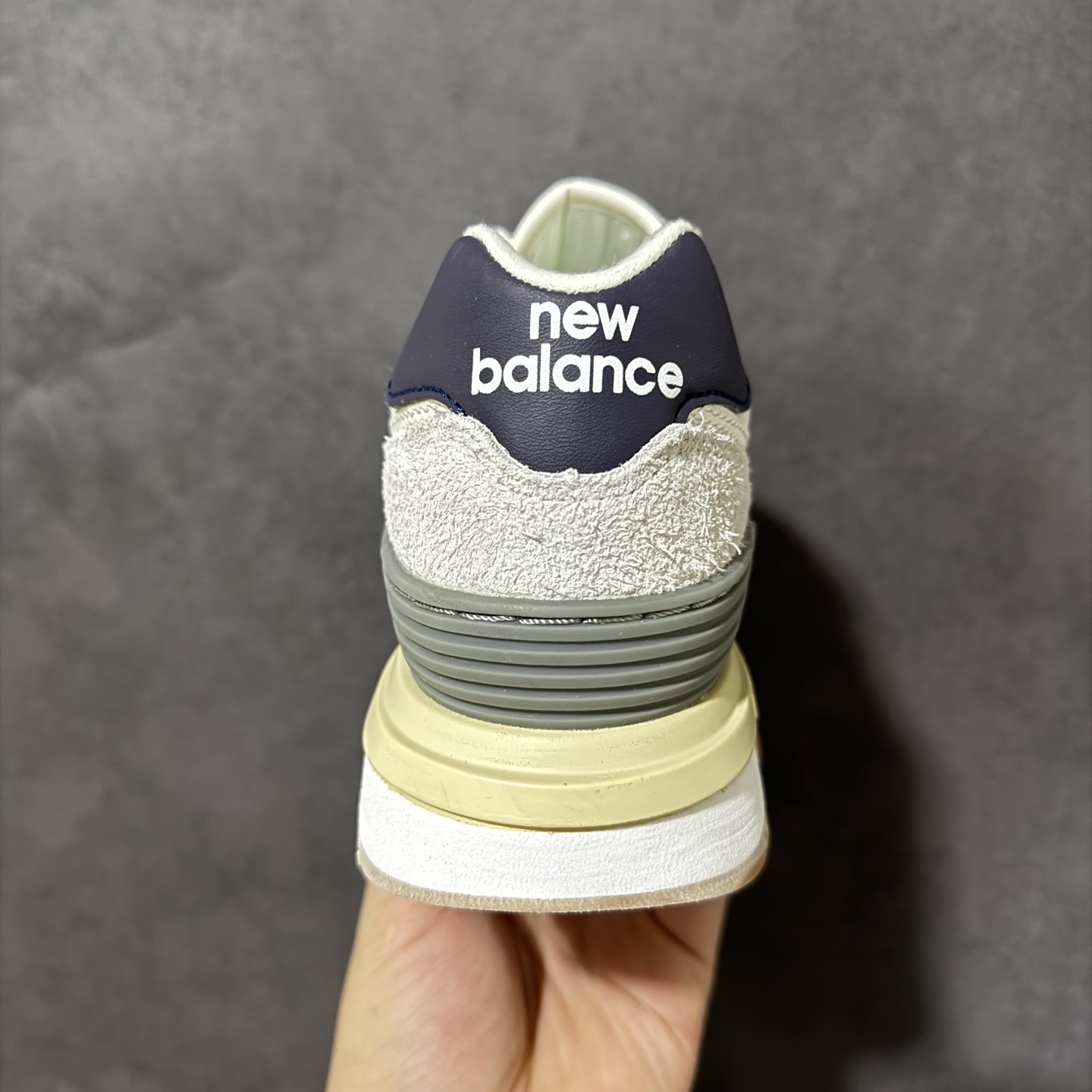 New Balance U574 新百伦低帮复古休闲运动慢跑鞋 采用猪巴革组合网织物鞋面材质全新4层组合独立私模大底 尺