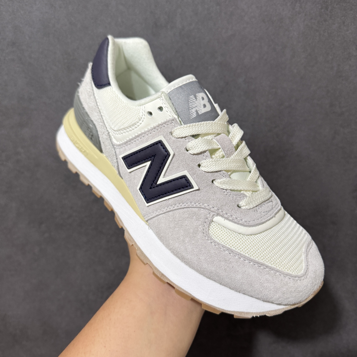 New Balance U574 新百伦低帮复古休闲运动慢跑鞋 采用猪巴革组合网织物鞋面材质全新4层组合独立私模大底 尺