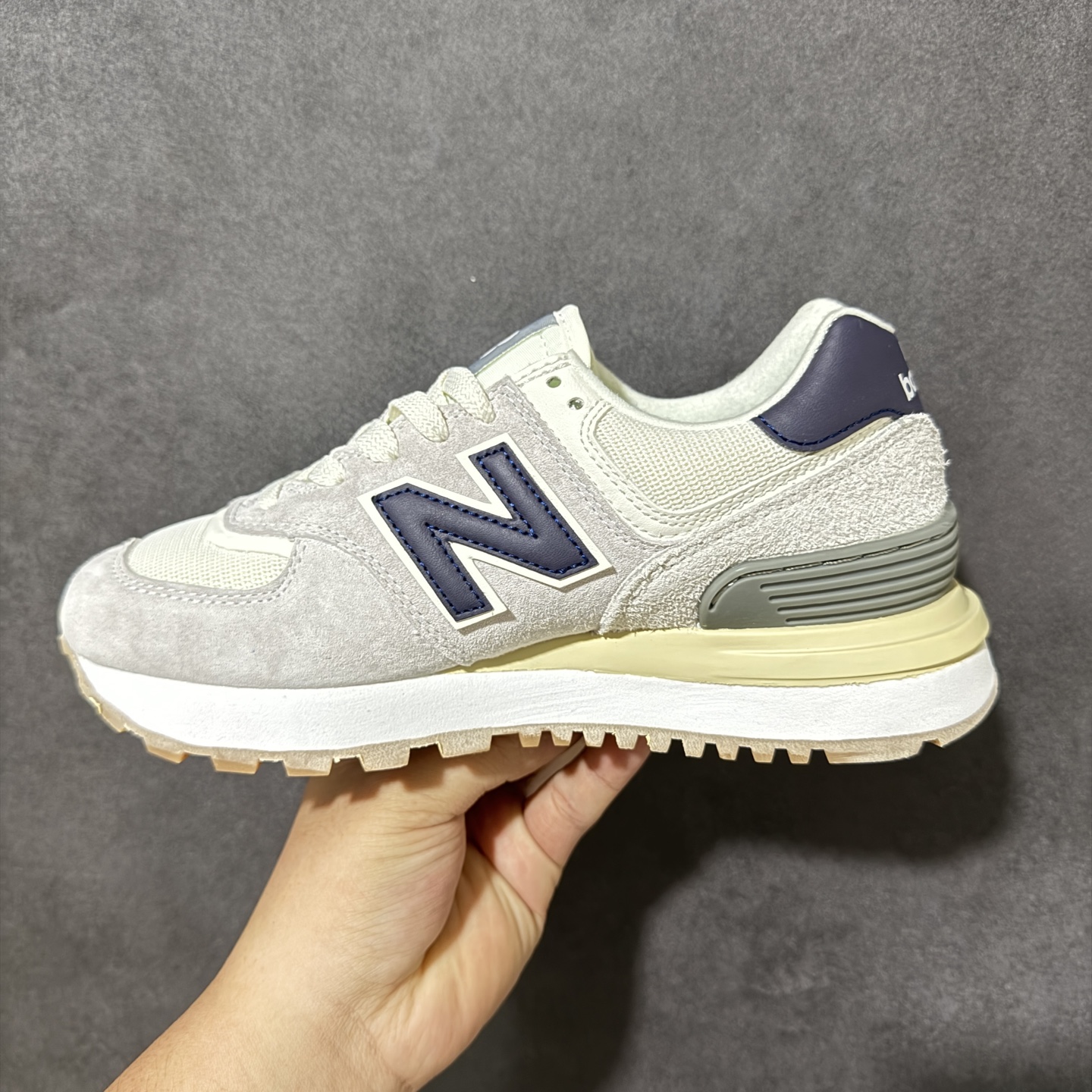 New Balance U574 新百伦低帮复古休闲运动慢跑鞋 采用猪巴革组合网织物鞋面材质全新4层组合独立私模大底 尺