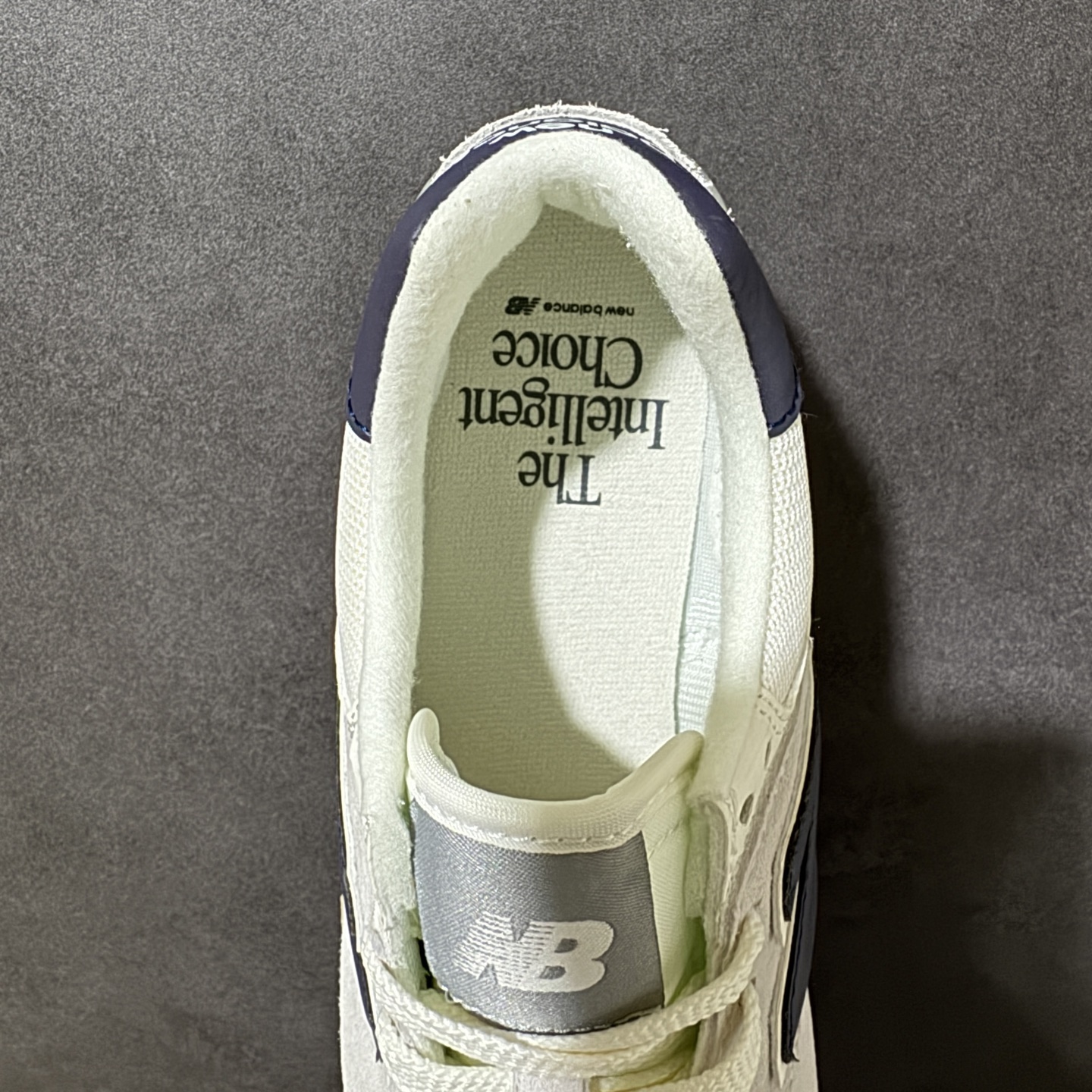 New Balance U574 新百伦低帮复古休闲运动慢跑鞋 采用猪巴革组合网织物鞋面材质全新4层组合独立私模大底 尺
