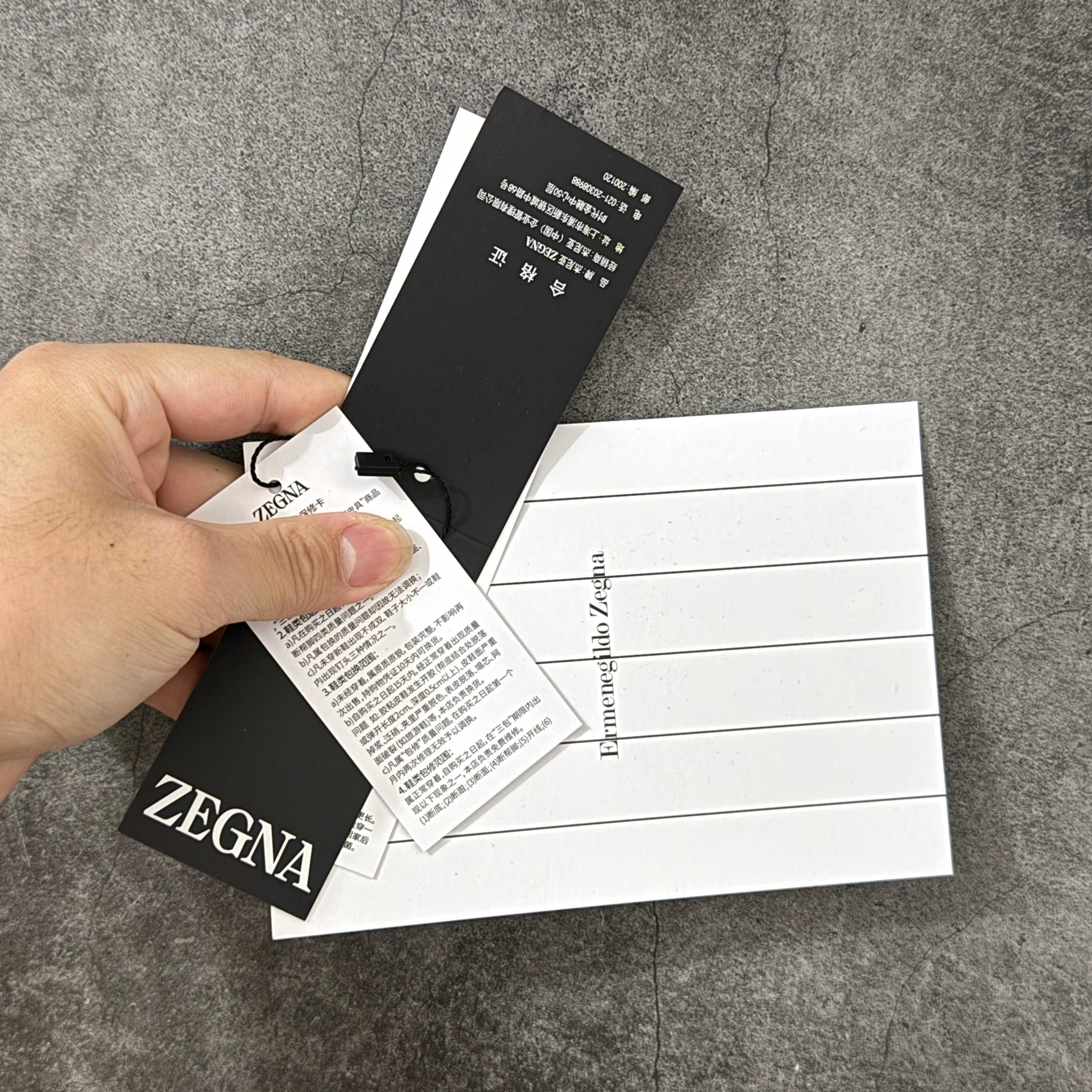 Zegna Triple Stitch 杰尼亚皮革 圆头平底 低帮低帮运动鞋 休闲板鞋 摔花纹荔枝牛皮制成,饰以丰富的工 Zegna Triple Stitch 杰尼亚皮革 圆头平底 低帮低帮运动鞋 休闲板鞋 摔花纹荔枝牛皮制成,饰以丰富的工