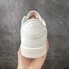 Air Jordan 1 Low OG AJ1低邦 米白 男女同款 乔丹篮球鞋系列 HQ6998-100 全新og系列出 Air Jordan 1 Low OG AJ1低邦 米白 男女同款 乔丹篮球鞋系列 HQ6998-100 全新og系列出