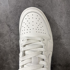 Air Jordan 1 Low OG AJ1低邦 米白 男女同款 乔丹篮球鞋系列 HQ6998-100 全新og系列出 Air Jordan 1 Low OG AJ1低邦 米白 男女同款 乔丹篮球鞋系列 HQ6998-100 全新og系列出
