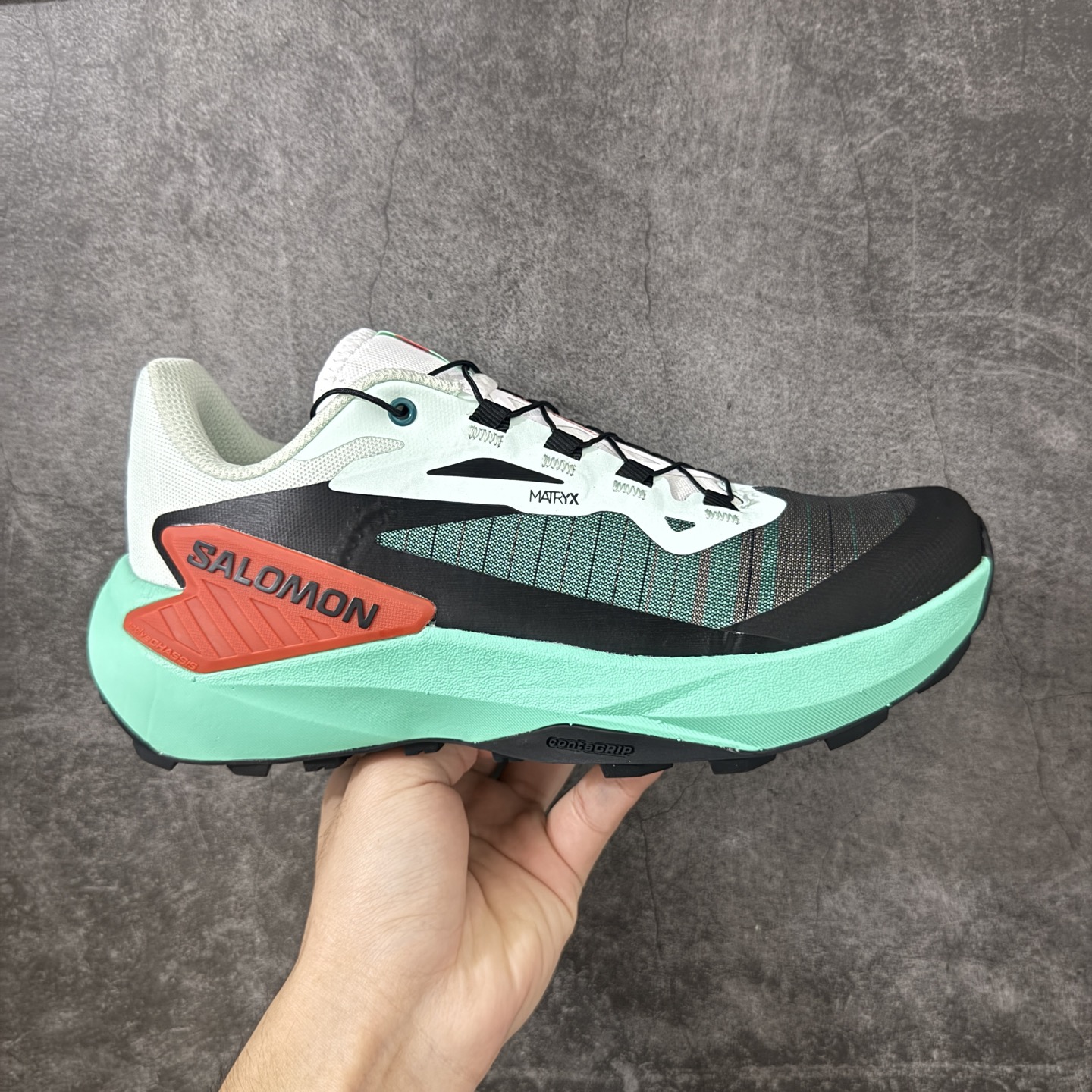 SALOMON萨洛蒙 GENESIS 舒适减震透气 低帮越野跑鞋 中短距离越野速度利器 流线型设计出街或跑山都自带高级感