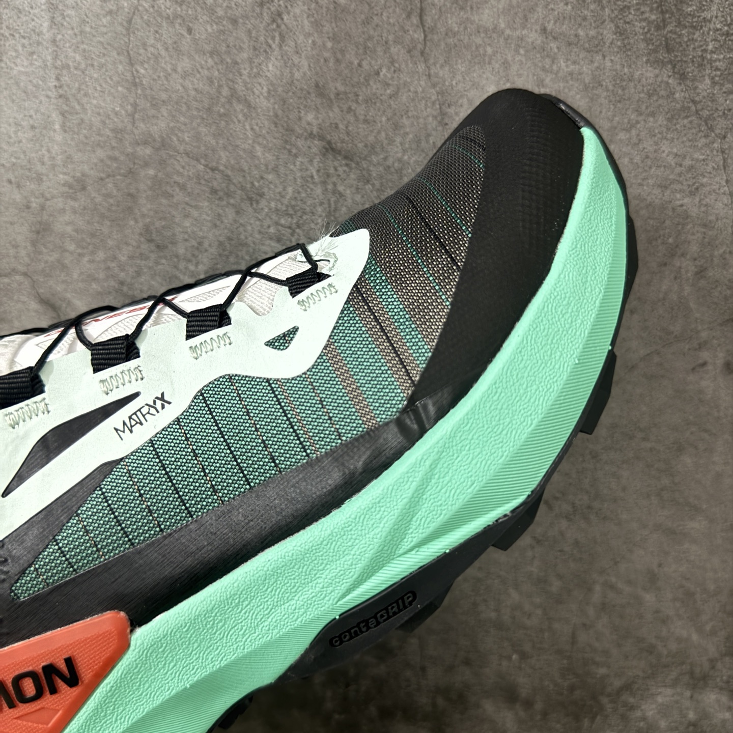 SALOMON萨洛蒙 GENESIS 舒适减震透气 低帮越野跑鞋 中短距离越野速度利器 流线型设计出街或跑山都自带高级感