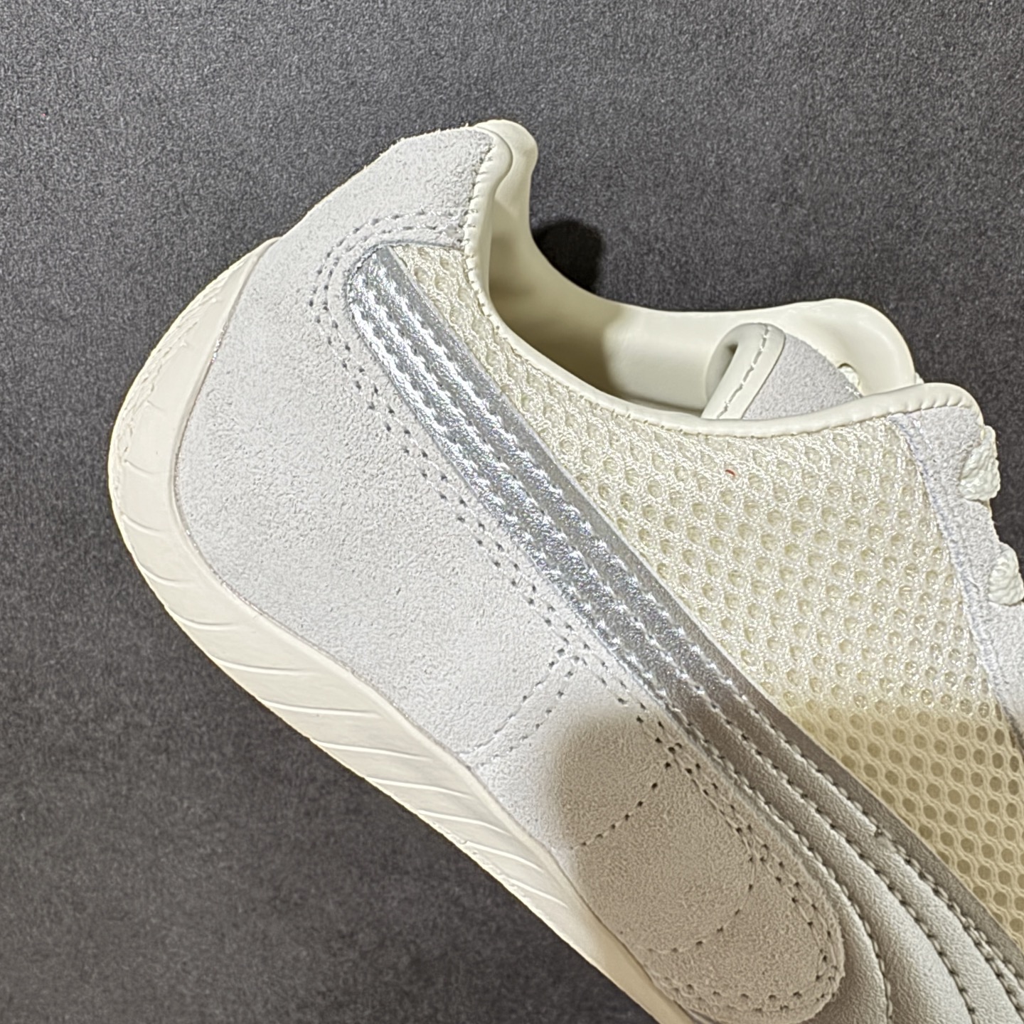 Puma Speedcet Etoile Wns 彪马薄底德迅复古运动休闲赛车跑鞋 以趣味十足又前卫复古的设计引领潮流，