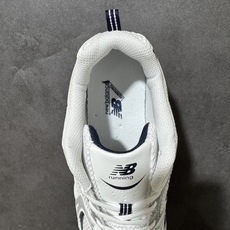 新百伦 New Balance 530 复古跑鞋 小红书爆款 官网售罄 这双鞋确实是NB家经典复古款式之一,以全新科技诠 新百伦 New Balance 530 复古跑鞋 小红书爆款 官网售罄 这双鞋确实是NB家经典复古款式之一,以全新科技诠
