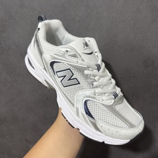 新百伦 New Balance 530 复古跑鞋 小红书爆款 官网售罄 这双鞋确实是NB家经典复古款式之一,以全新科技诠 新百伦 New Balance 530 复古跑鞋 小红书爆款 官网售罄 这双鞋确实是NB家经典复古款式之一,以全新科技诠