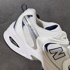 新百伦 New Balance 530 复古跑鞋 小红书爆款 官网售罄 这双鞋确实是NB家经典复古款式之一,以全新科技诠 新百伦 New Balance 530 复古跑鞋 小红书爆款 官网售罄 这双鞋确实是NB家经典复古款式之一,以全新科技诠