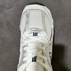 新百伦 New Balance 530 复古跑鞋 小红书爆款 官网售罄 这双鞋确实是NB家经典复古款式之一,以全新科技诠 新百伦 New Balance 530 复古跑鞋 小红书爆款 官网售罄 这双鞋确实是NB家经典复古款式之一,以全新科技诠