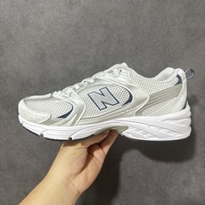 新百伦 New Balance 530 复古跑鞋 小红书爆款 官网售罄 这双鞋确实是NB家经典复古款式之一,以全新科技诠 新百伦 New Balance 530 复古跑鞋 小红书爆款 官网售罄 这双鞋确实是NB家经典复古款式之一,以全新科技诠