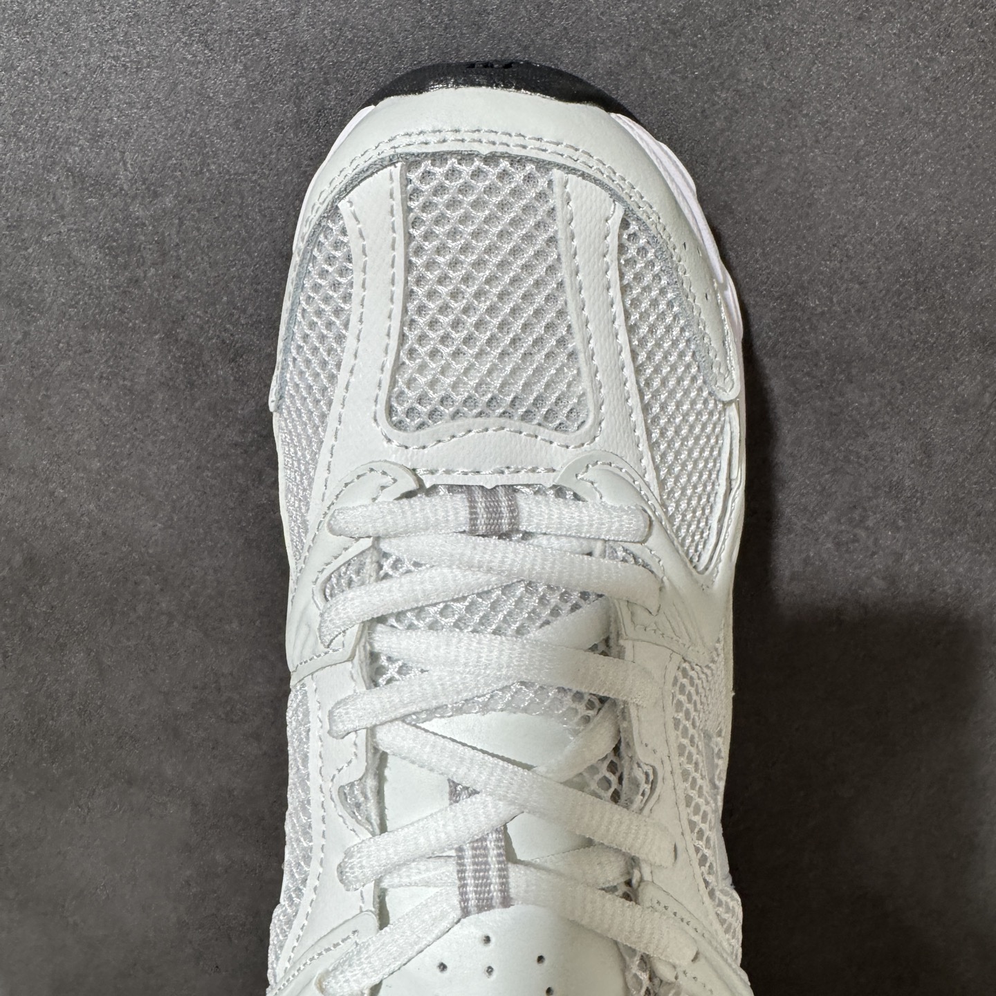 新百伦 New Balance 530 复古跑鞋 小红书爆款 官网售罄 这双鞋确实是NB家经典复古款式之一，以全新科技诠