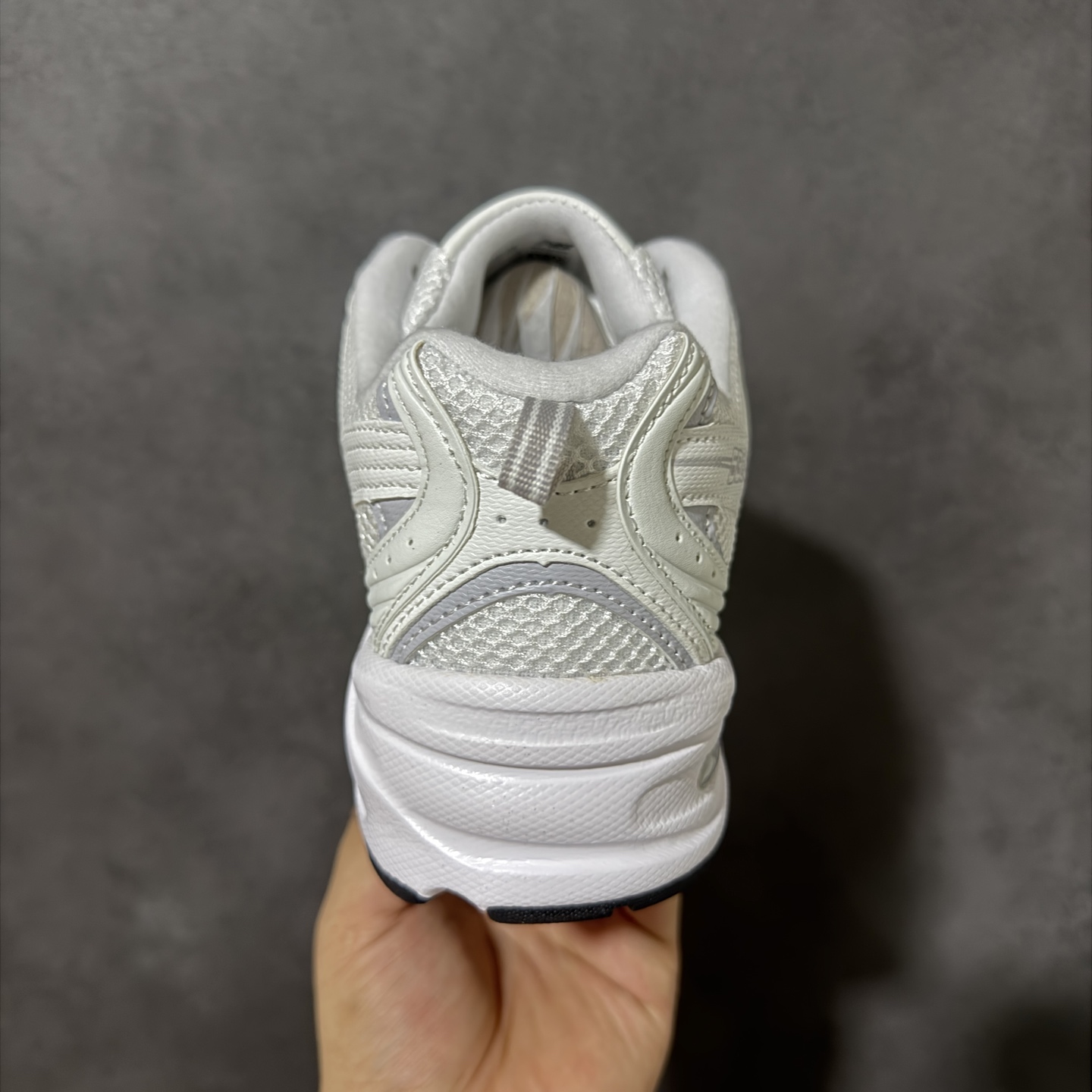 新百伦 New Balance 530 复古跑鞋 小红书爆款 官网售罄 这双鞋确实是NB家经典复古款式之一，以全新科技诠
