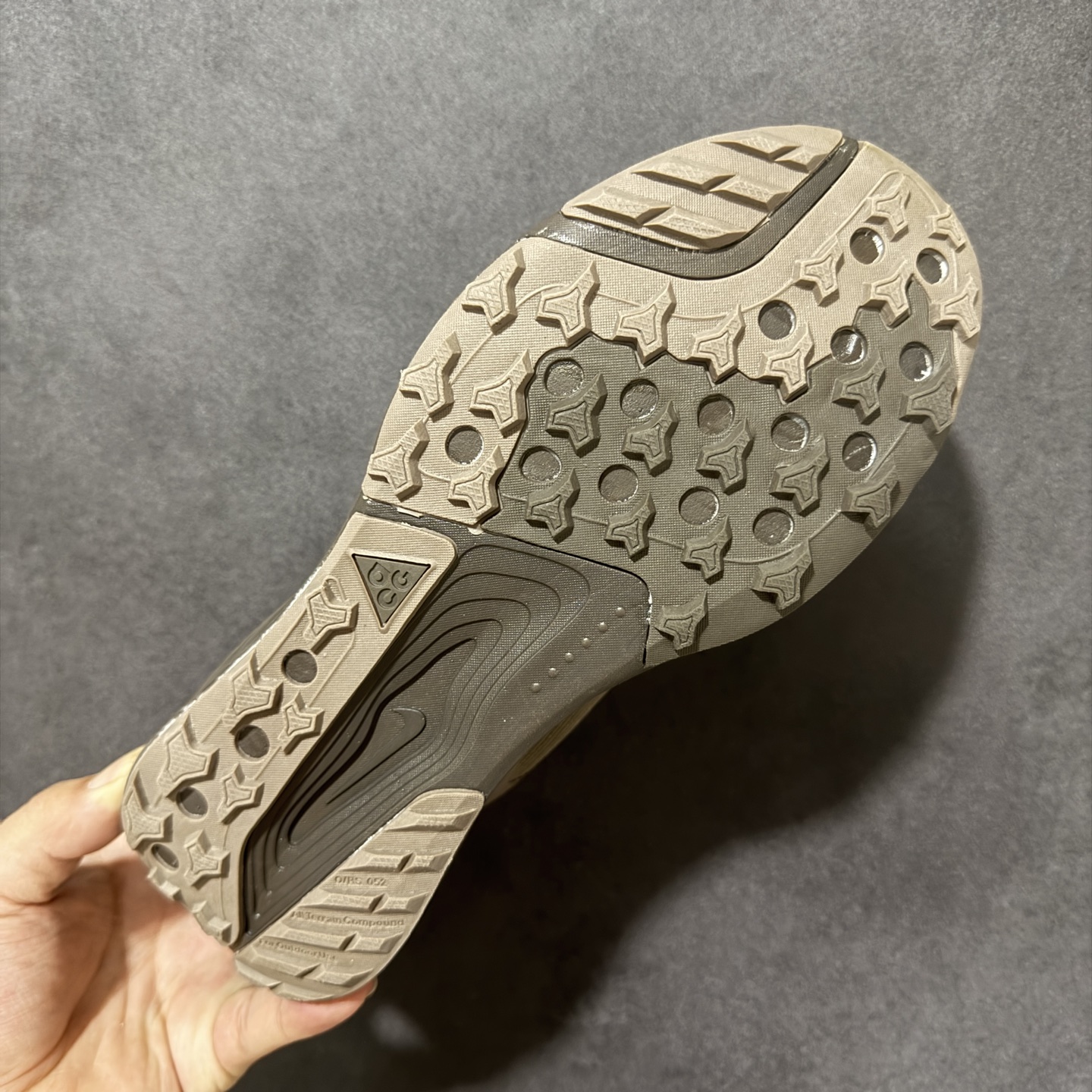Nike ACG PEGASUS TRAIL Next Nature 越野跑步鞋 登月兼顾迅疾外观和稳固脚感 后跟覆面和
