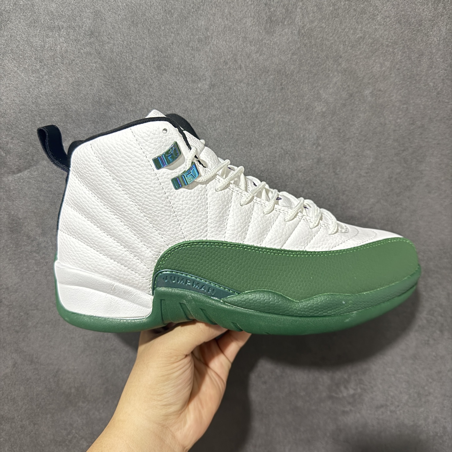 Jordan Air Jordan 12 Bucks 舒适贴合 高帮 复古篮球鞋 男款 白绿 货号：CT8013-103