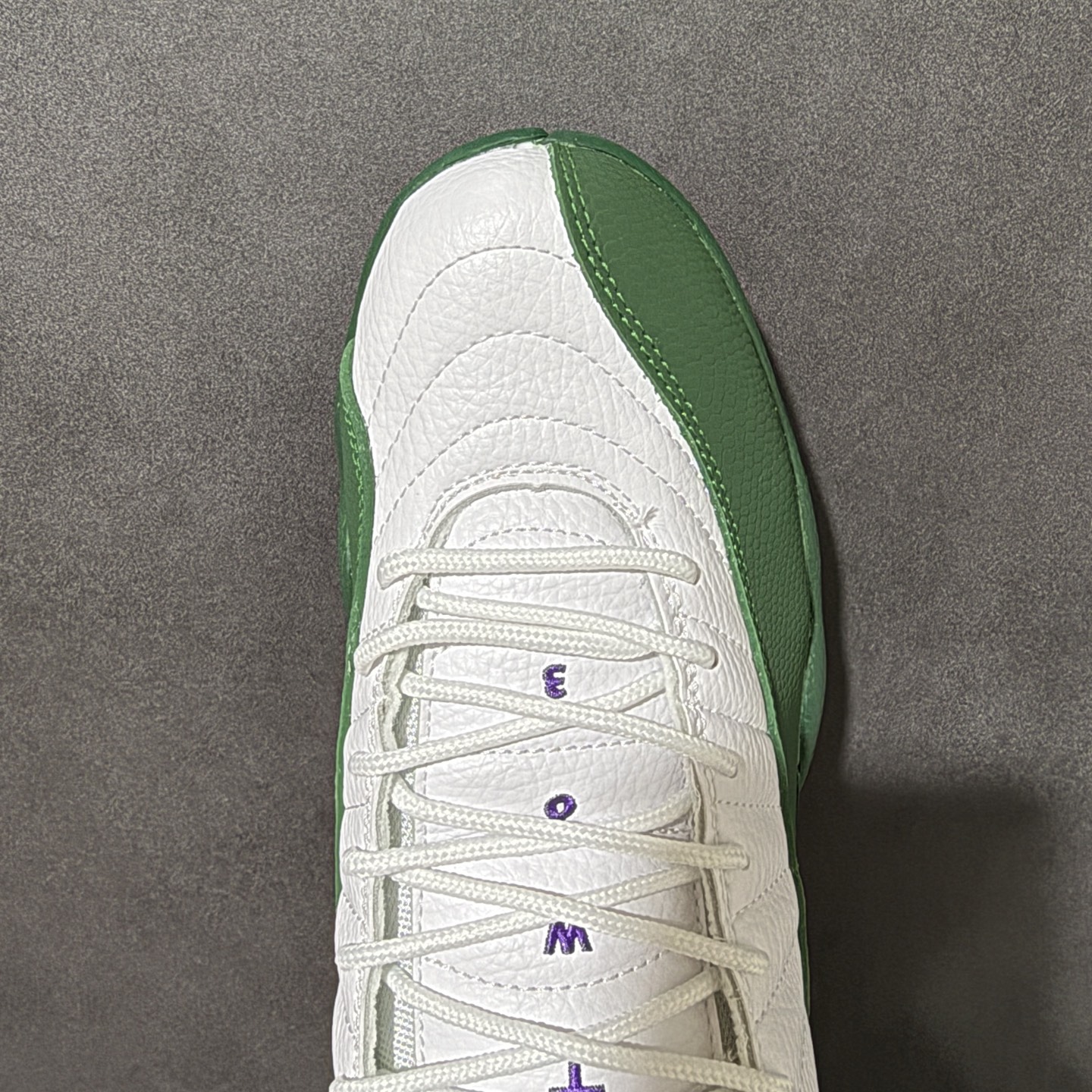 Jordan Air Jordan 12 Bucks 舒适贴合 高帮 复古篮球鞋 男款 白绿 货号：CT8013-103