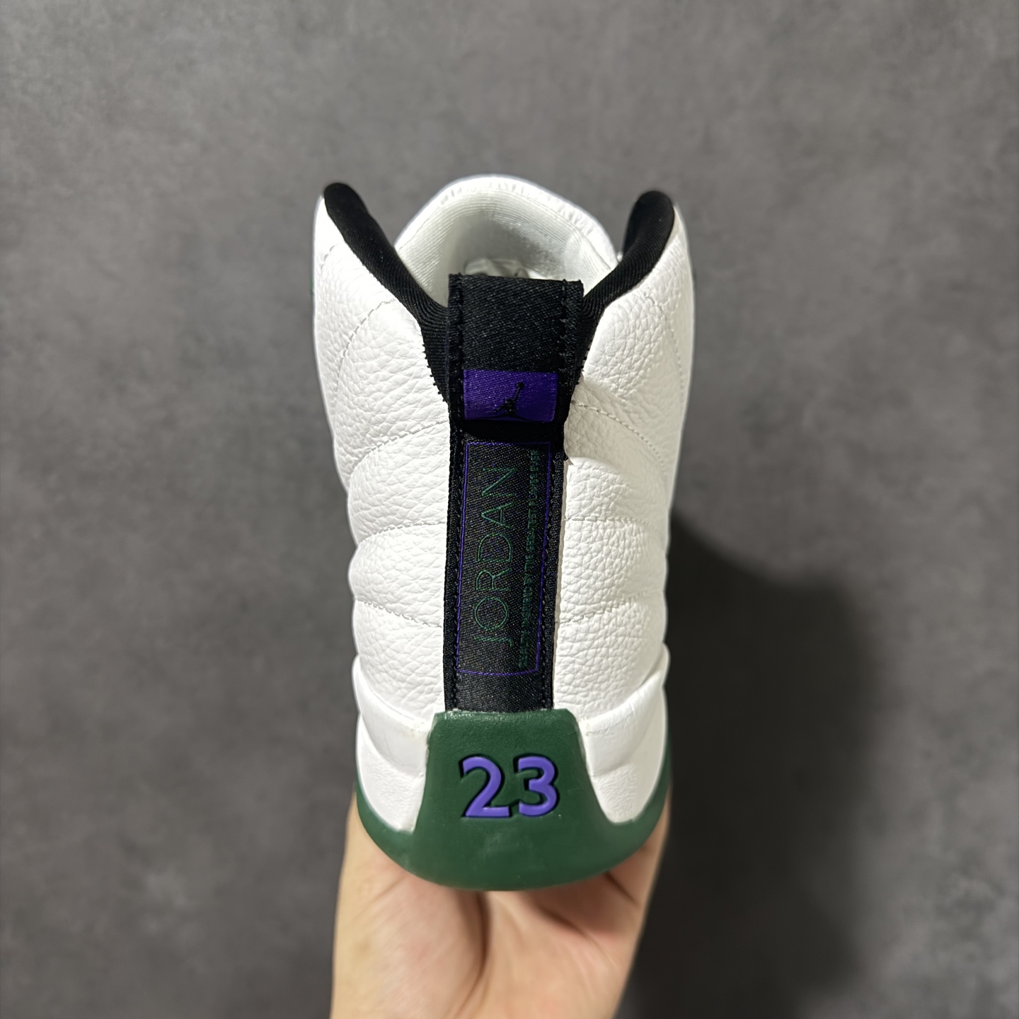 Jordan Air Jordan 12 Bucks 舒适贴合 高帮 复古篮球鞋 男款 白绿 货号：CT8013-103