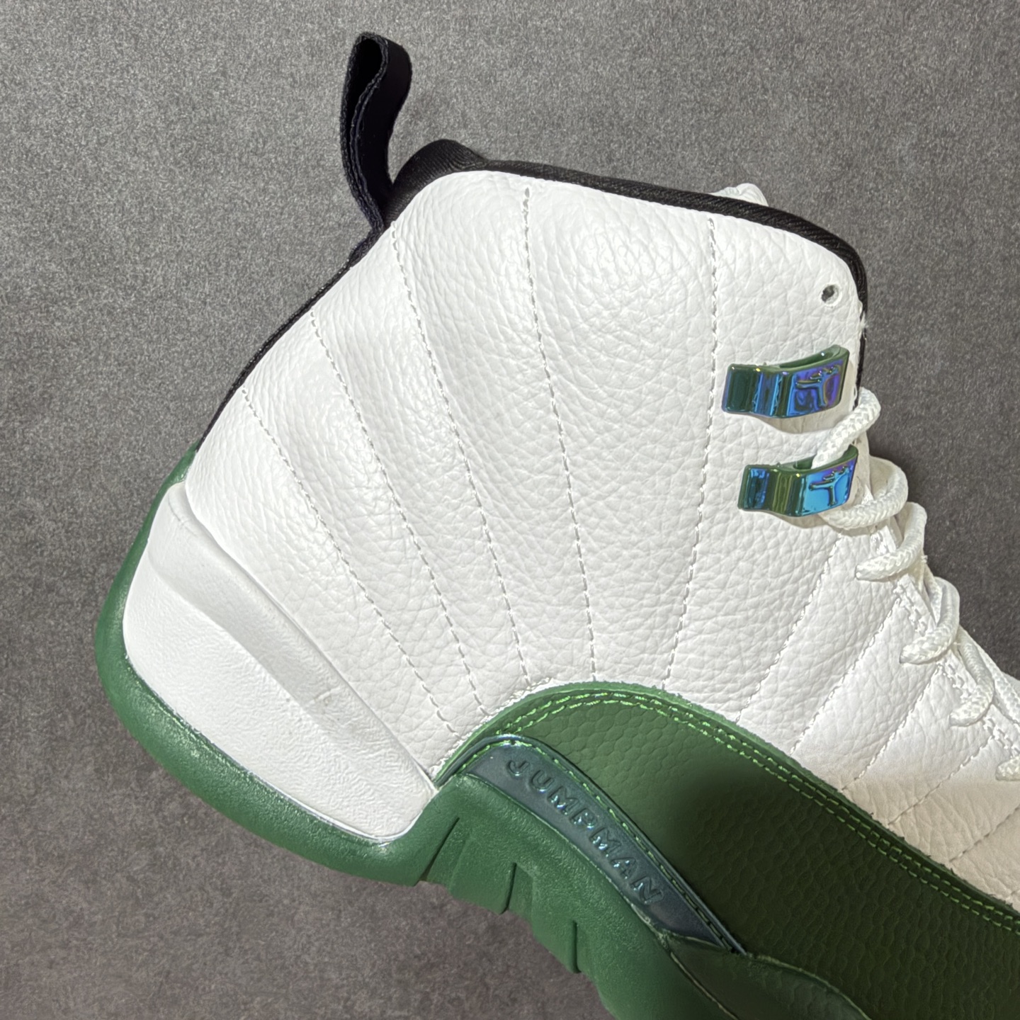 Jordan Air Jordan 12 Bucks 舒适贴合 高帮 复古篮球鞋 男款 白绿 货号：CT8013-103