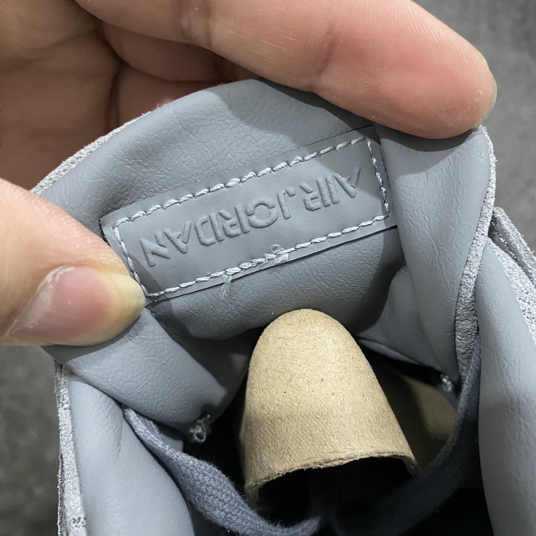 图片[5]-【OG纯原】KAWS x Air Jordan AJ4 \”Cool Grey\” 涂鸦联名酷灰 930155-003 翻水经典 历史细节最优 完美出货纯原市场最高工艺复刻 无色差修正 夜光大底调试 涂鸦、色卡与原版基本零差距 原厂麂皮定制 高密度原厂电绣鞋面涂鸦 原盒原配 独家配原鞋拆解开发 原楦原纸板开发 全市场最纯正四代版型 原底真实气垫 回弹反馈充足 完美鞋楦打造 市面最高工艺一切细节如图实拍 所见所得 原装头层皮冲裁 尺码：40 40.5 41 42 42.5 43 44 44.5 45 46 47.5-选品中心