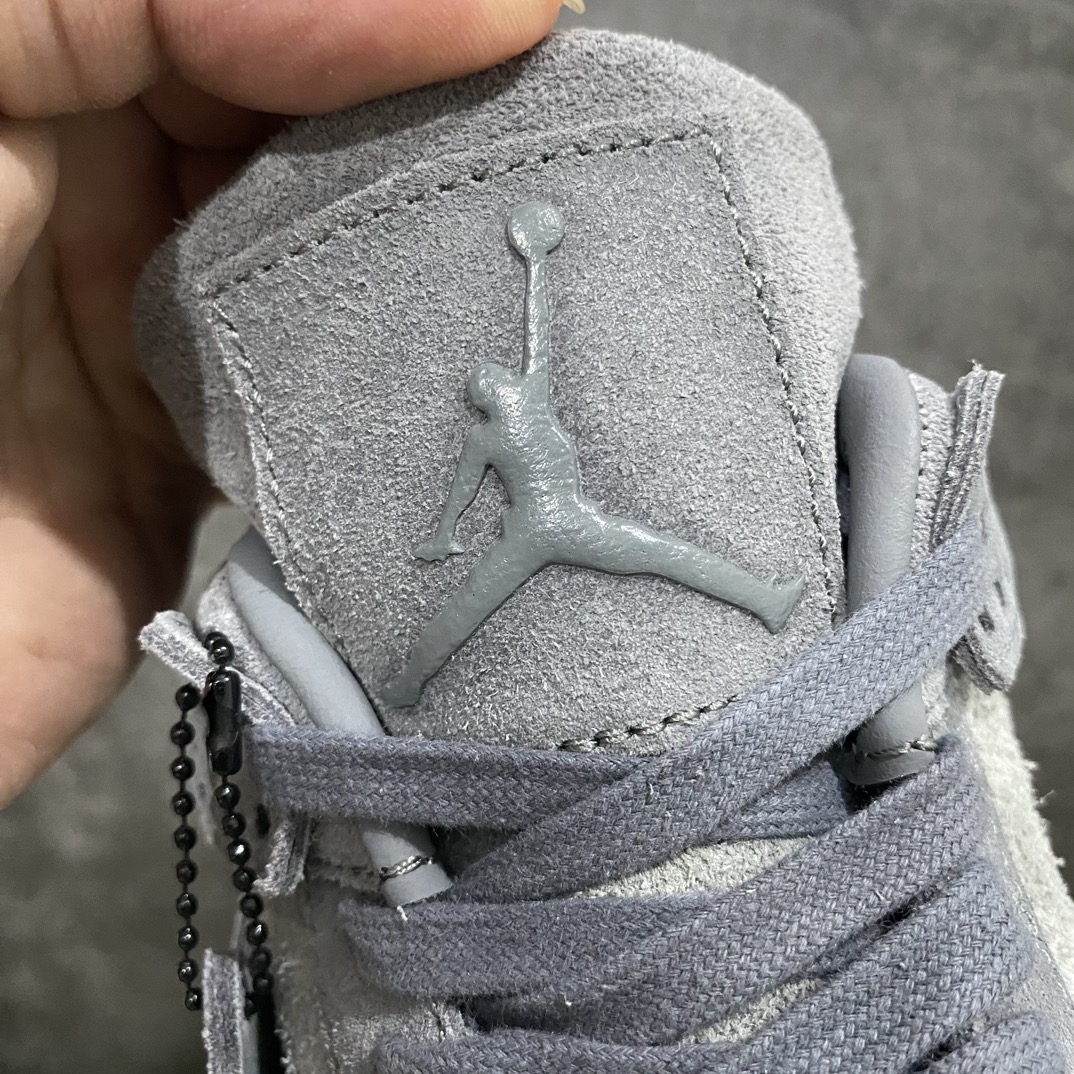 图片[3]-【OG纯原】KAWS x Air Jordan AJ4 \”Cool Grey\” 涂鸦联名酷灰 930155-003 翻水经典 历史细节最优 完美出货纯原市场最高工艺复刻 无色差修正 夜光大底调试 涂鸦、色卡与原版基本零差距 原厂麂皮定制 高密度原厂电绣鞋面涂鸦 原盒原配 独家配原鞋拆解开发 原楦原纸板开发 全市场最纯正四代版型 原底真实气垫 回弹反馈充足 完美鞋楦打造 市面最高工艺一切细节如图实拍 所见所得 原装头层皮冲裁 尺码：40 40.5 41 42 42.5 43 44 44.5 45 46 47.5-选品中心