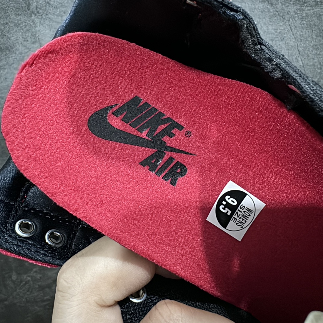 图片[7]-【新DT版】 Air Jordan 1 Retro High OG \” Satin Bred \” 禁穿黑红丝绸 AJ1乔1高帮文化篮球鞋 FD4810-061 ZP开发室高价原版购回 高端外贸零售专供品质 原鞋原楦头纸板开发 原厂气垫 原厂竖纹防尘纸 极致一眼正品既视感 整体楦型最大限度还原公司正品 尺码：36 36.5 37.5 38 38.5 39 40 40.5 41 42 42.5 43 44 44.5 45 46 47.5-选品中心
