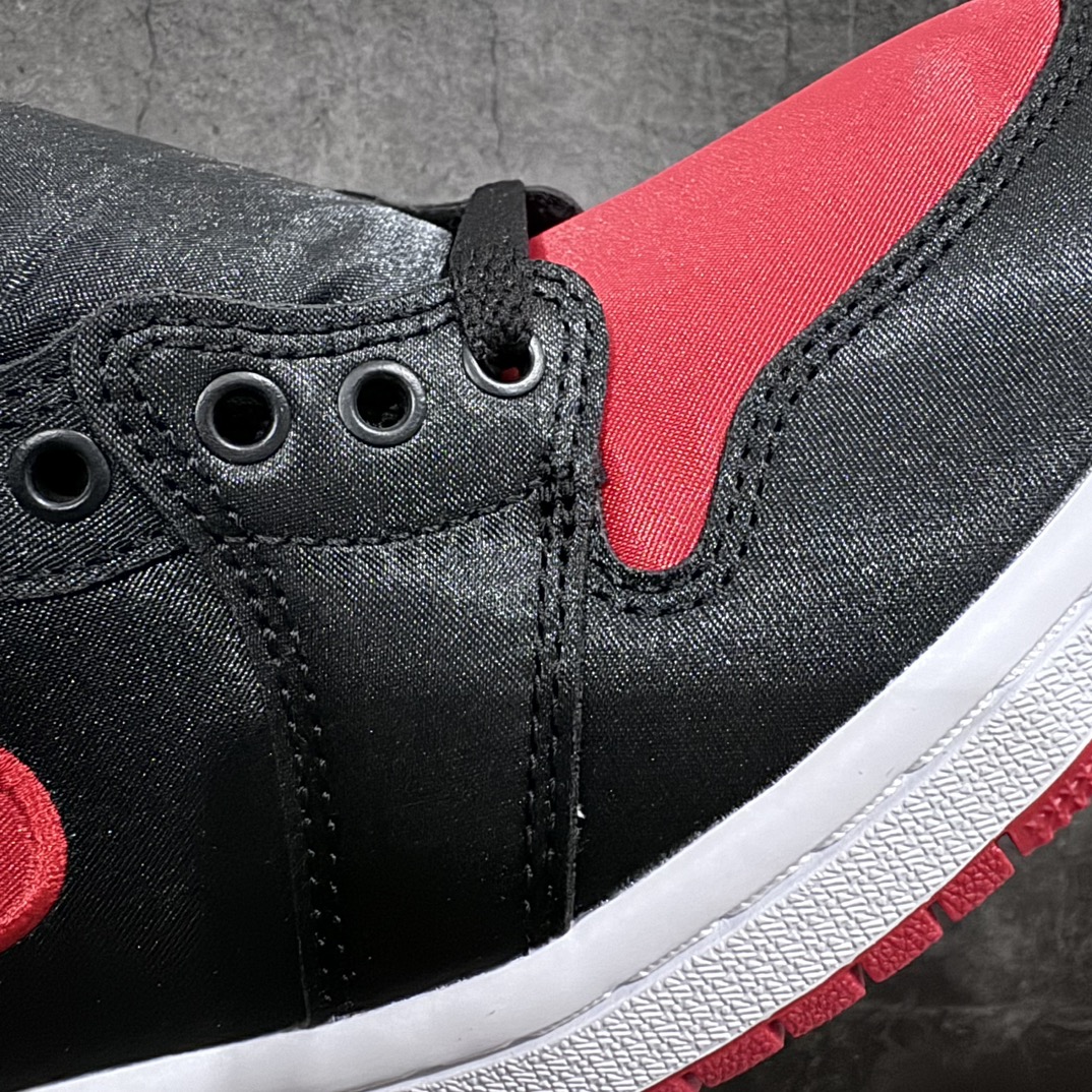 图片[4]-【新DT版】 Air Jordan 1 Retro High OG \” Satin Bred \” 禁穿黑红丝绸 AJ1乔1高帮文化篮球鞋 FD4810-061 ZP开发室高价原版购回 高端外贸零售专供品质 原鞋原楦头纸板开发 原厂气垫 原厂竖纹防尘纸 极致一眼正品既视感 整体楦型最大限度还原公司正品 尺码：36 36.5 37.5 38 38.5 39 40 40.5 41 42 42.5 43 44 44.5 45 46 47.5-选品中心
