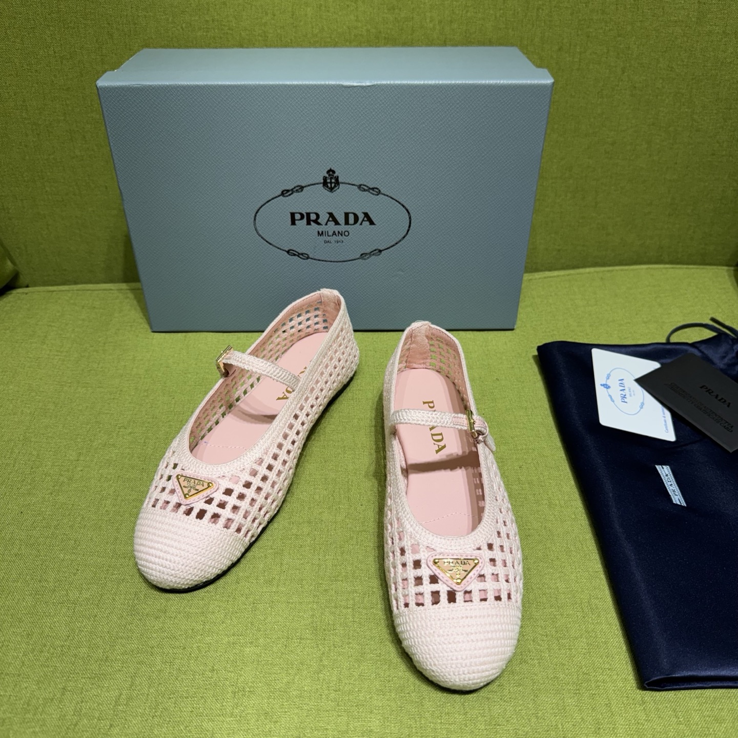 Женские вязаные балетки Prada с треугольным логотипом