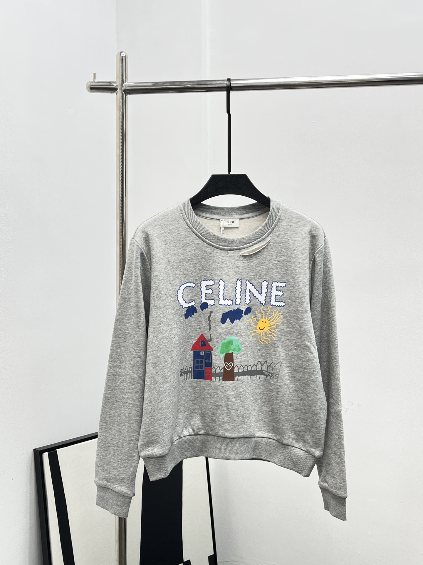 NO:453040,Celin* 2025 early autumn new product printed round neck children's fun sweatshirt custom YB native cotton material comfortable and stylish iconic letter printing on the chest + childlike hand-painted street scene pattern showing minimalist casual style. A must-have fashion outfit for daily commuting sml, celine, hoodie, sweatshirts, alexander wang19860909Celin* 2025早秋新品 印花圆领童趣卫衣 定制YB 原生全棉材质 舒适有型 胸前标志性字母印花＋童趣感手绘插画街景图案 尽显极简休闲风格 日常通勤必备时尚穿搭 sml,,celine,hoodie,sweatshirts,alexander wang,Women's clothing