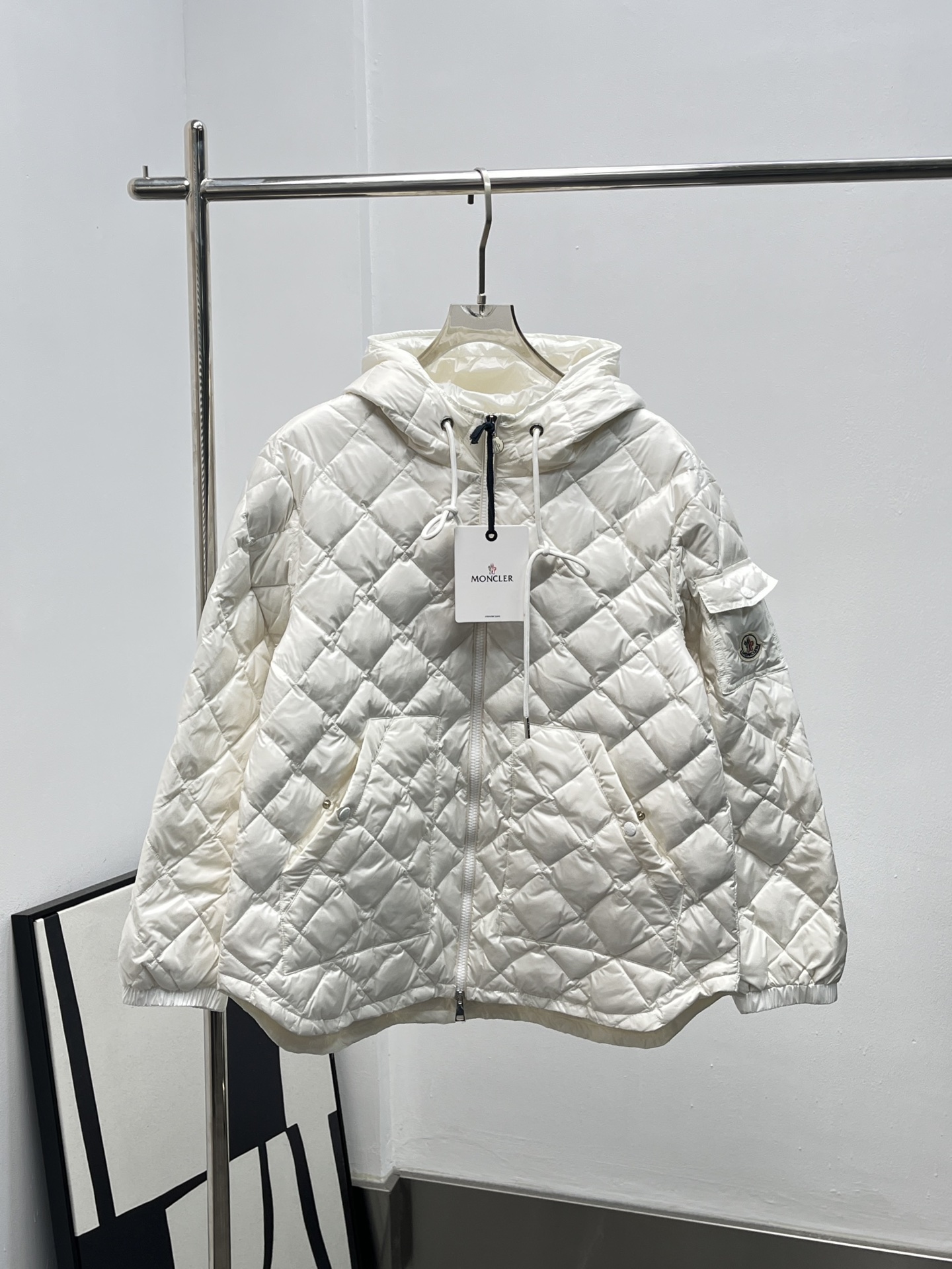 NO:468330,With dust bag Moncler 25 autumn and winter new style diamond checked hooded down jacket coat filled with 90 white goose down velvet Zippered style color black lime white SML,,jackets & coats,down jacket,hats,alexander wang19860909配防尘袋Moncler 25秋冬新款 菱形格纹连帽羽绒服外套 填充90白鹅绒 拉链款 颜色黑色 石灰白 码数SML,,jackets & coats,down jacket,hats,alexander wang,Women's clothing