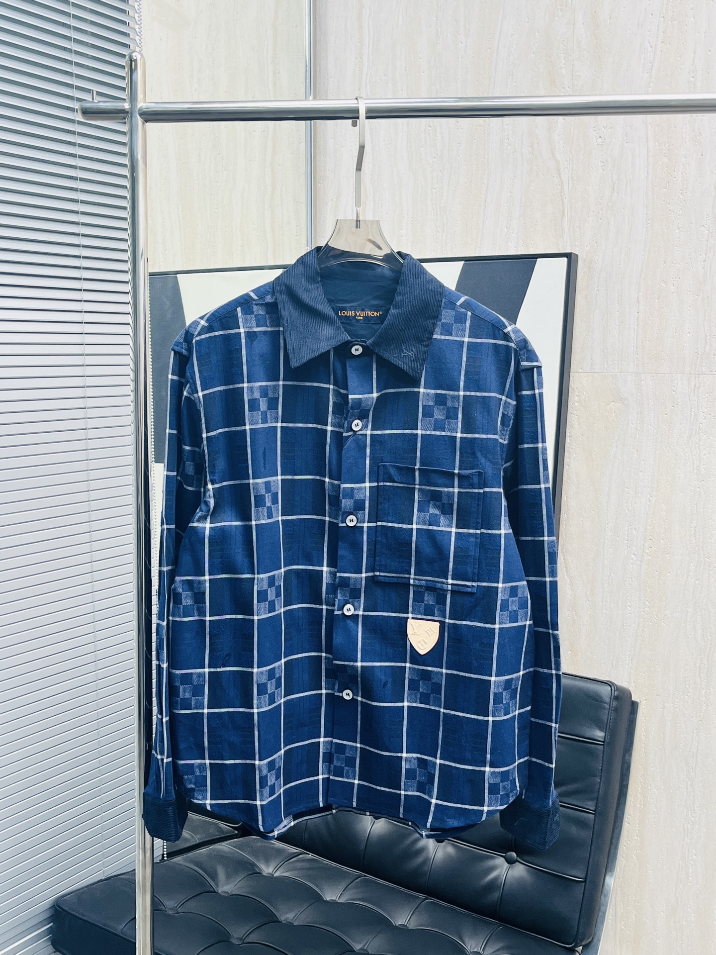 P245 LV *Louis Vuitton 25fw camisa de franela a cuadros. El tejido está hecho de franela cepillada de puro algodón. Es …