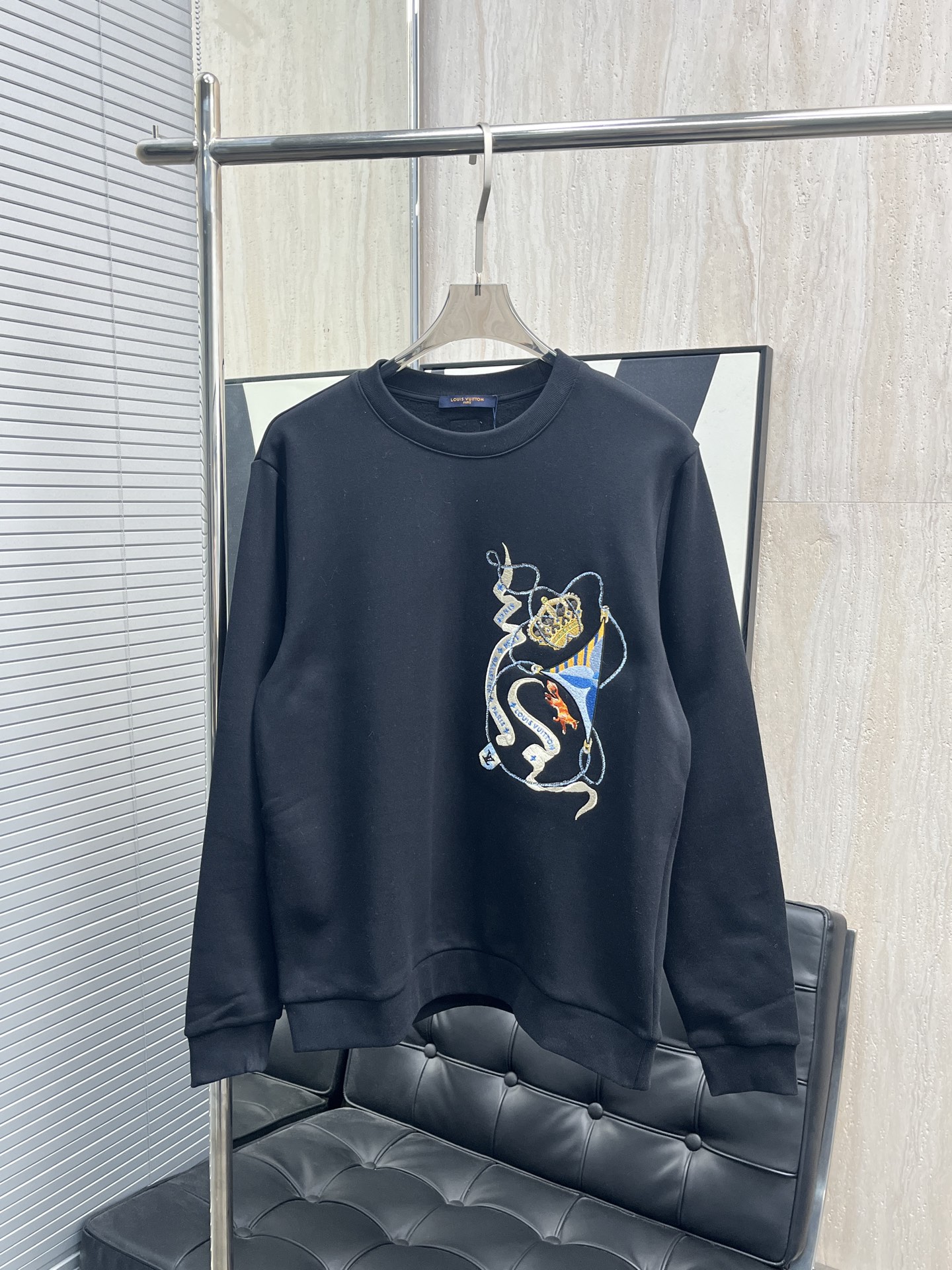 P205 Louis vuitto*2025 Nueva llegada Sudadera con logo bordado y cuello redondo Material de algodón original YB persona…
