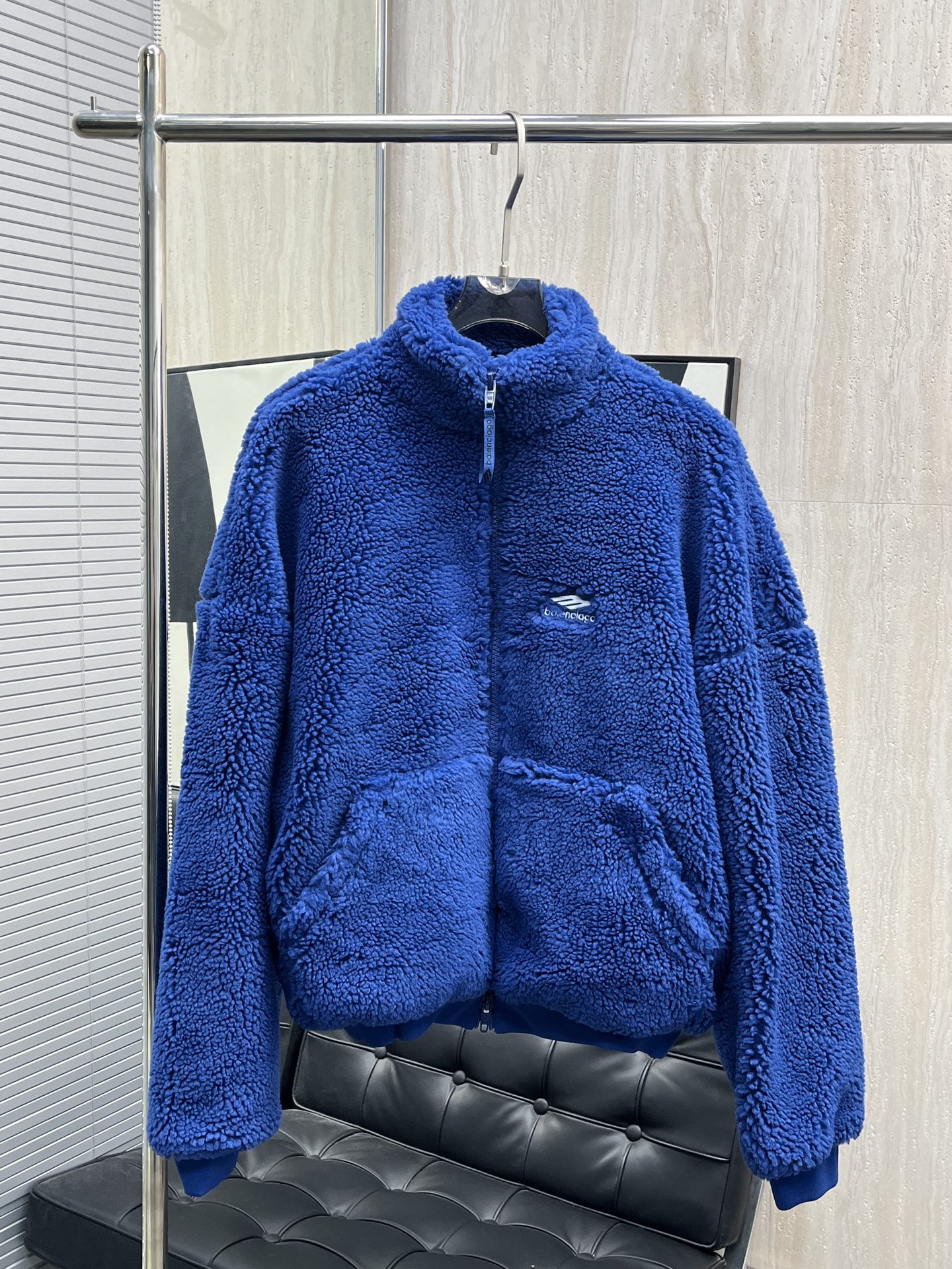 P320 Balenciag* París Blcg FW25 colección Skiwear con cremallera
