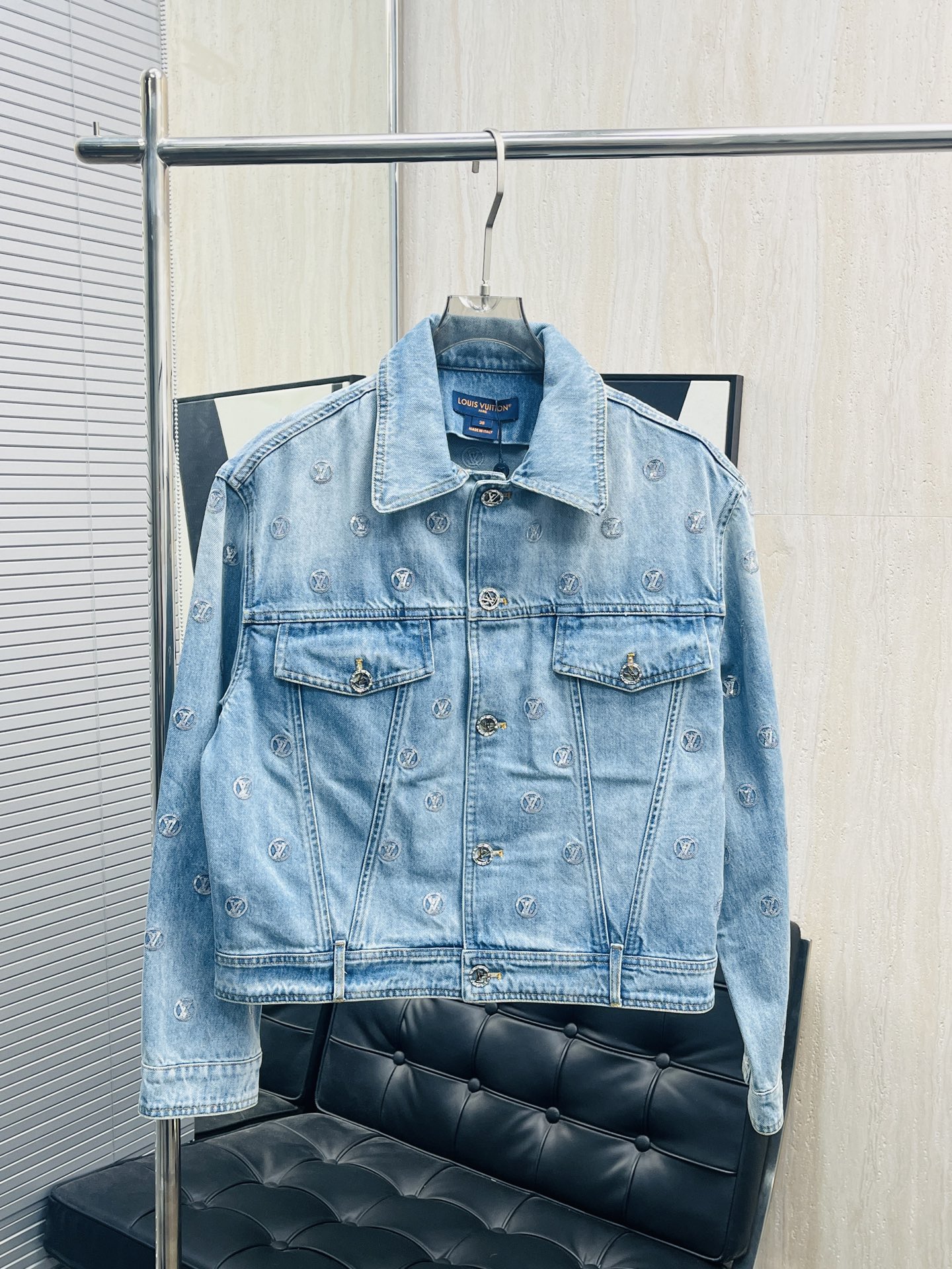 P425 Louis Vuitton *26SS Chaqueta vaquera bordada con lentejuelas de industria pesada de principios de primavera desarr…
