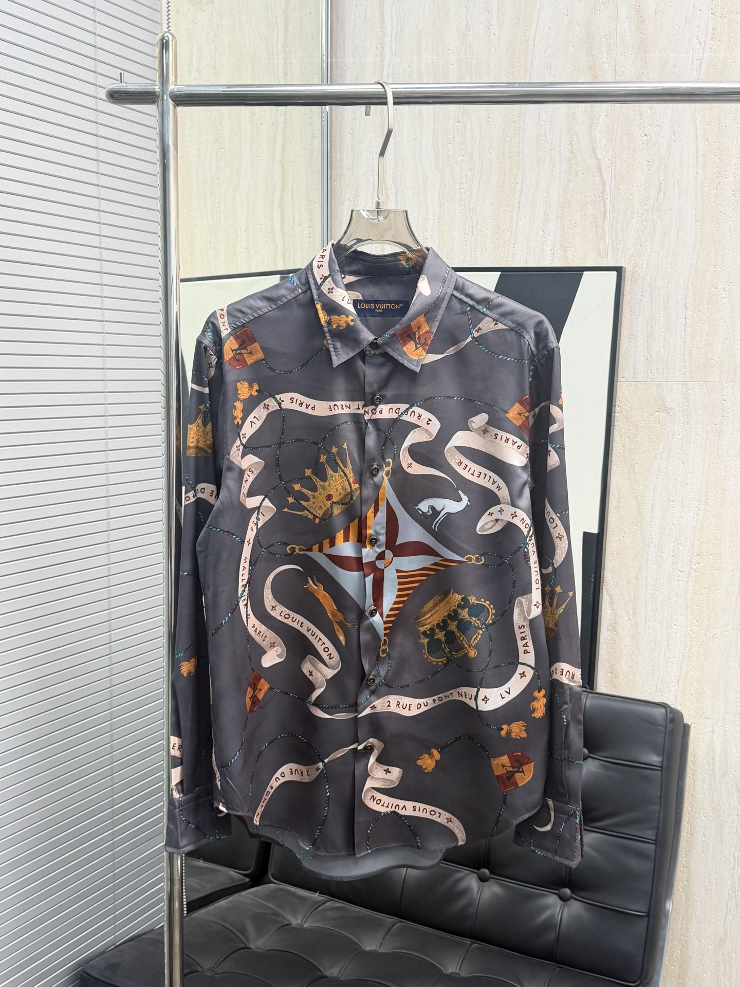P215 Louis vuitto* 2026 recién llegado camisa de seda con solapa estampada. Material de seda importado YB personalizado…
