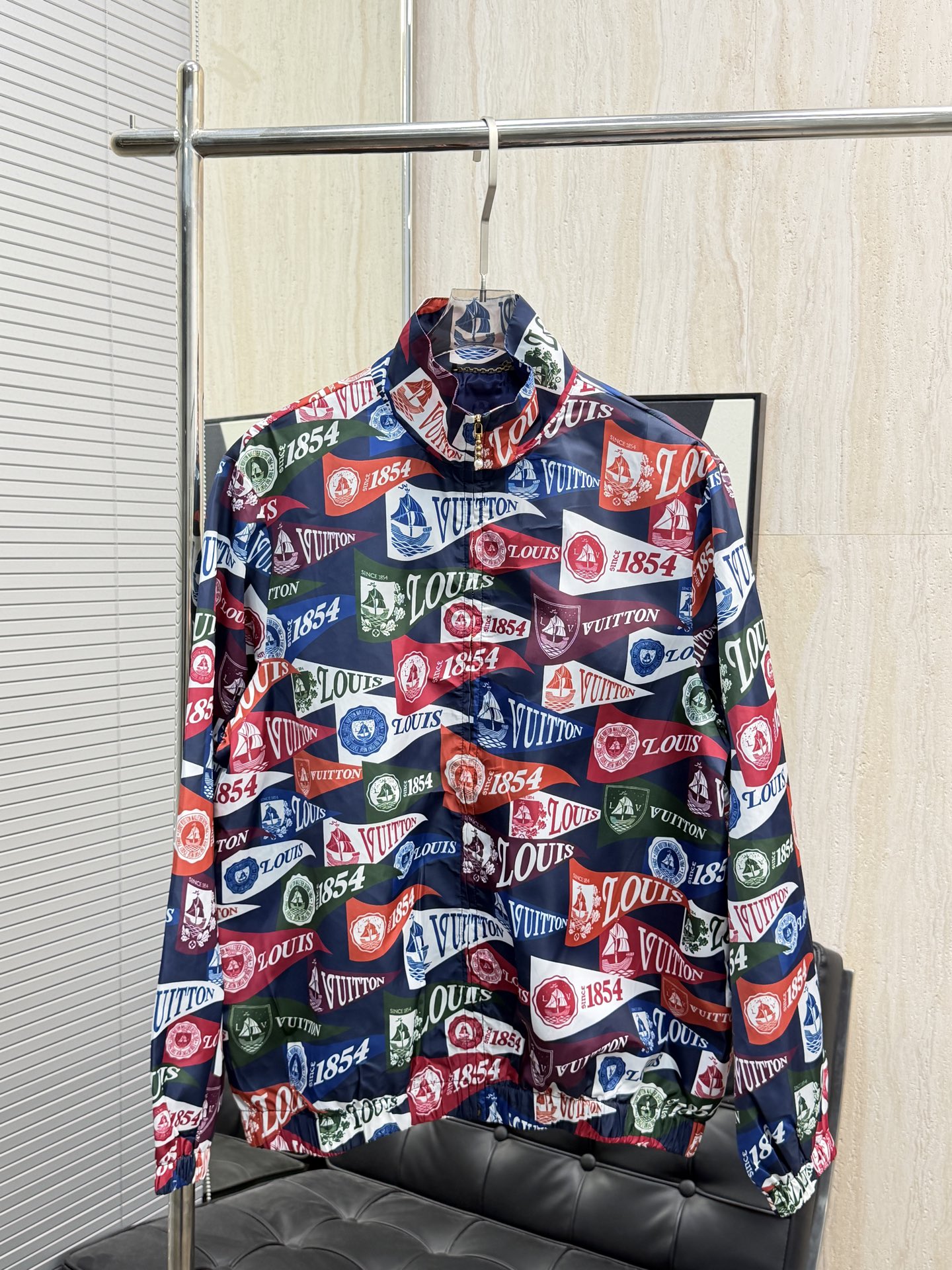 P270 LV * Louis Vuitton 25FW nueva chaqueta con cremallera a prueba de viento estampada otoño e invierno 1854 | ¡Versió…