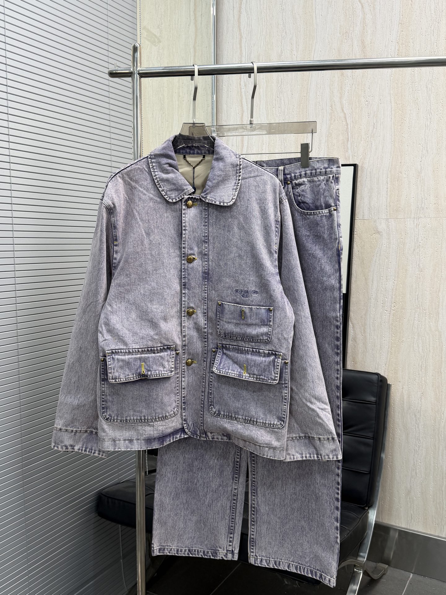 Top 335 Shorts 275 LV* chaqueta de trabajo morada lavada + pantalón serie primavera y verano 2026, diseñado como un con…