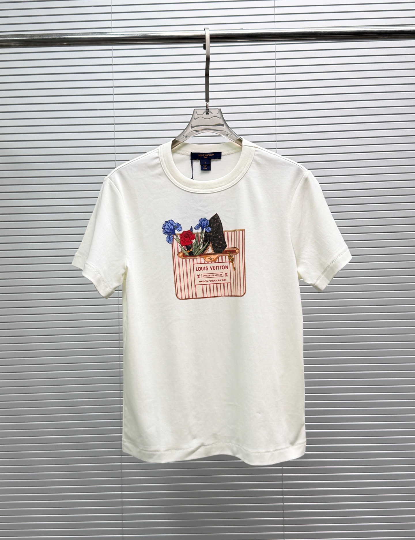 P120 LV*Nueva camiseta SS2026, densidad muy alta, tacto excelente, realmente una pieza que costó mucho esfuerzo. Detall…