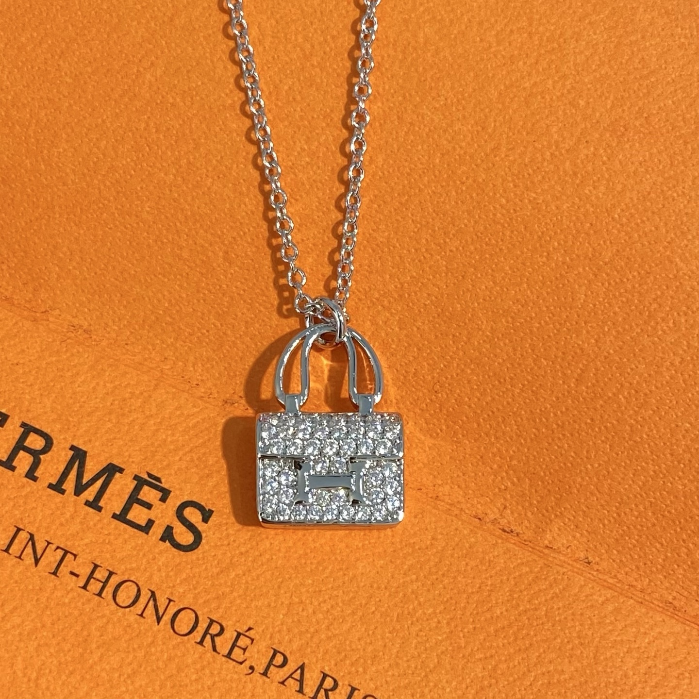 Hermès Classic Handcrafted Luxury Leather Shoulder Bag Ref.8F0B42F0 3