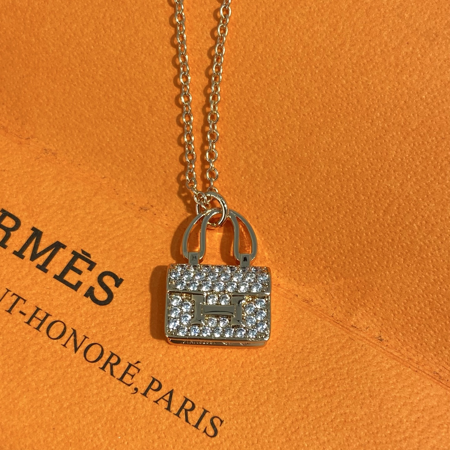 Hermès Classic Handcrafted Luxury Leather Shoulder Bag Ref.8F0B42F0 4