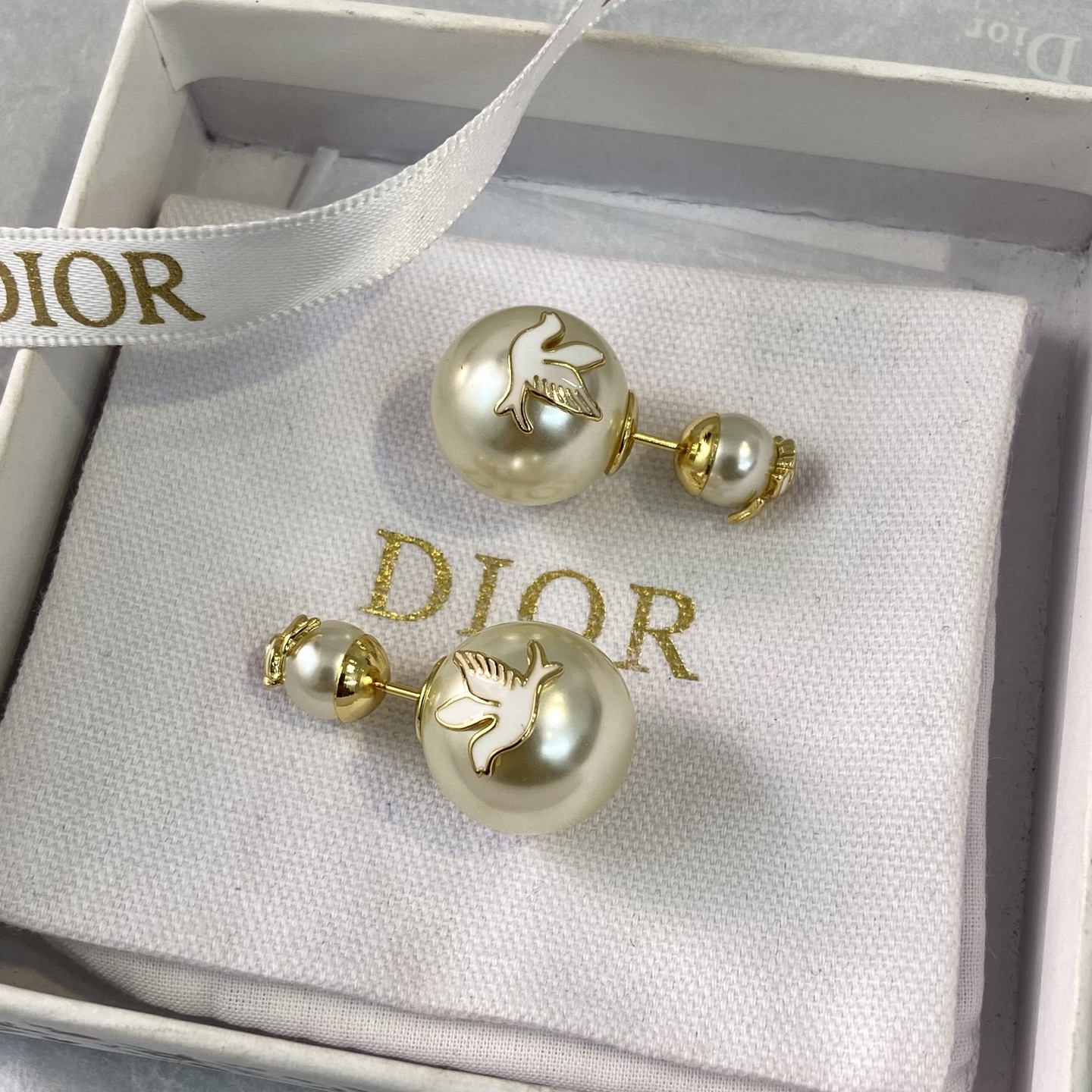 【DE0743】 【Aretes de perlas con rosa y paloma D!or】 Última colección de principios de primavera 26, ¡es amor!😍😍 Serie …