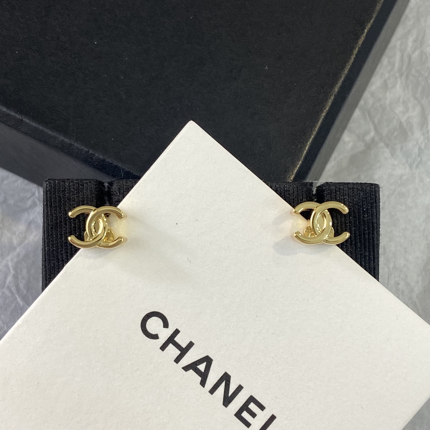 【XE0977】 【Perfume Mini pendientes de doble C con suela gruesa】
