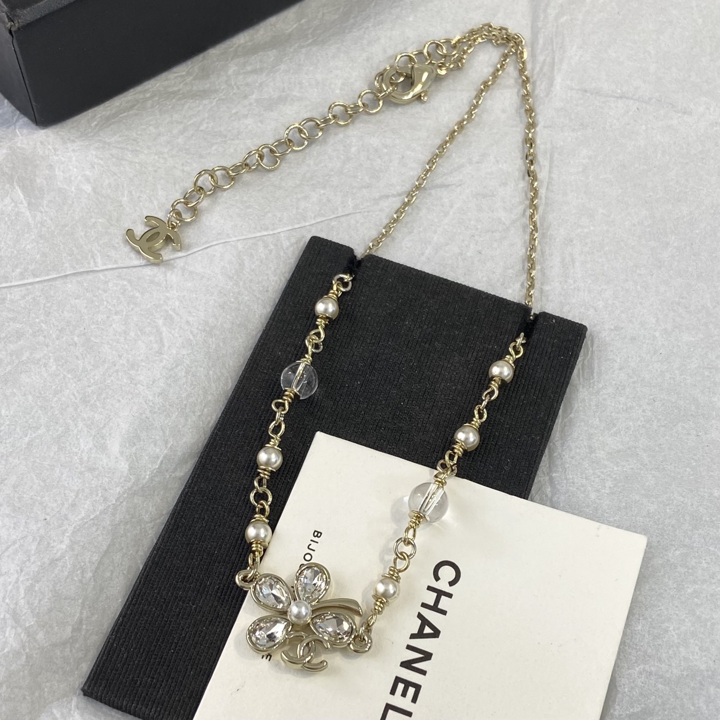 【XX0227】 【Collar de trébol de cuatro hojas con doble C y flecos】 ¡Recomendación importante! Clásico eterno, el diseño d…