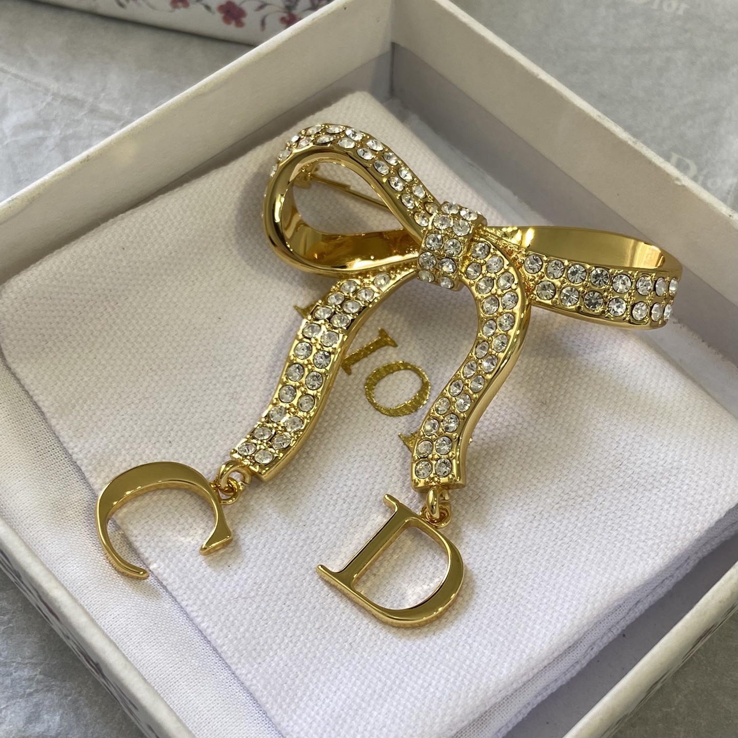 Dior Bow CD Charm Crystal Brooch brooch gold-tone metal with clear faceted crystals 4 5cm width x 5cm drop length