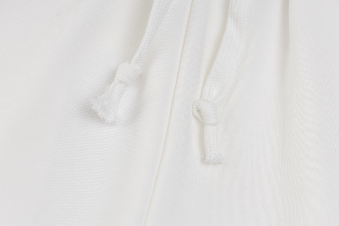 MM6 Spring-Summer Cotton Shorts with Digitized Embroidery in Black & White, Sizes XSSML - 图片 8