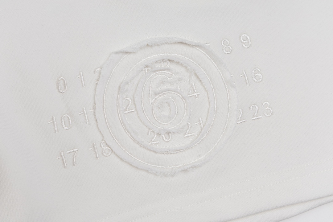 MM6 Spring-Summer Cotton Shorts with Digitized Embroidery in Black & White, Sizes XSSML - 图片 9