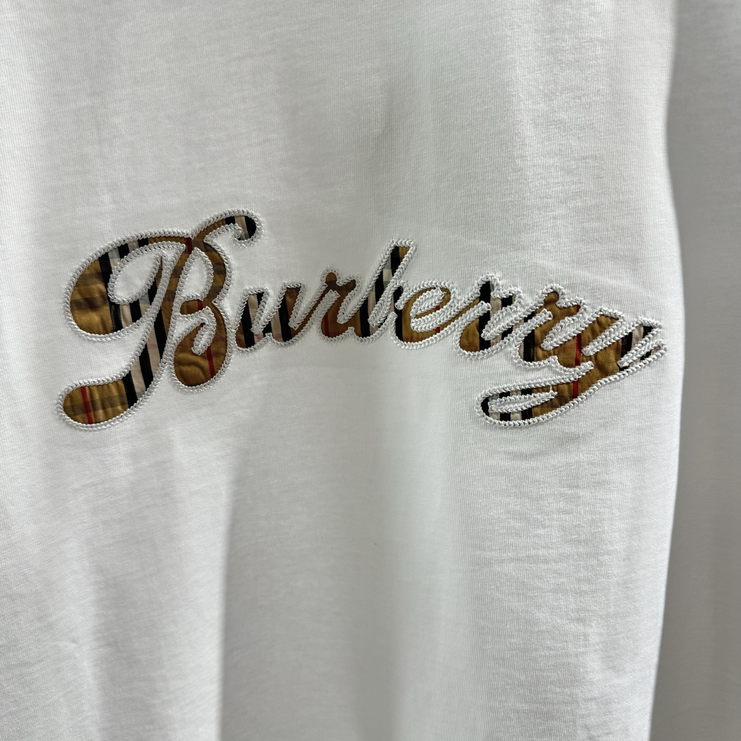 Burberry 26ss BBR巴宝莉早春新款圆领短袖 采用270克纯棉面料 重工贴布刺绣 下摆车章仔